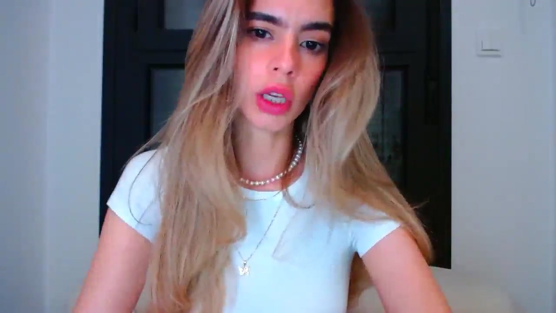 Gallery image thumbnail from fresagirl's myfreecams stream on, 05/12/2025, 20:00 image 5 of 20