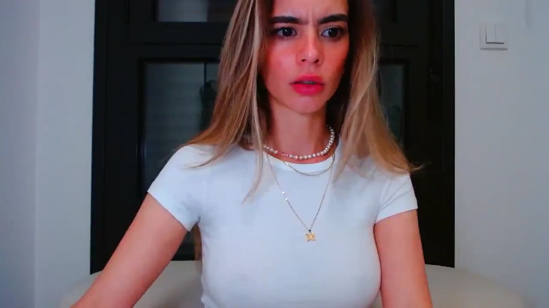 Gallery image thumbnail from fresagirl's myfreecams stream on, 05/12/2025, 20:00 image 19 of 20