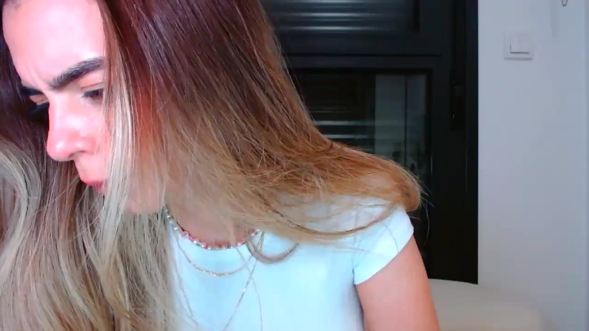 Gallery image thumbnail from fresagirl's myfreecams stream on, 05/12/2025, 20:00 image 4 of 20