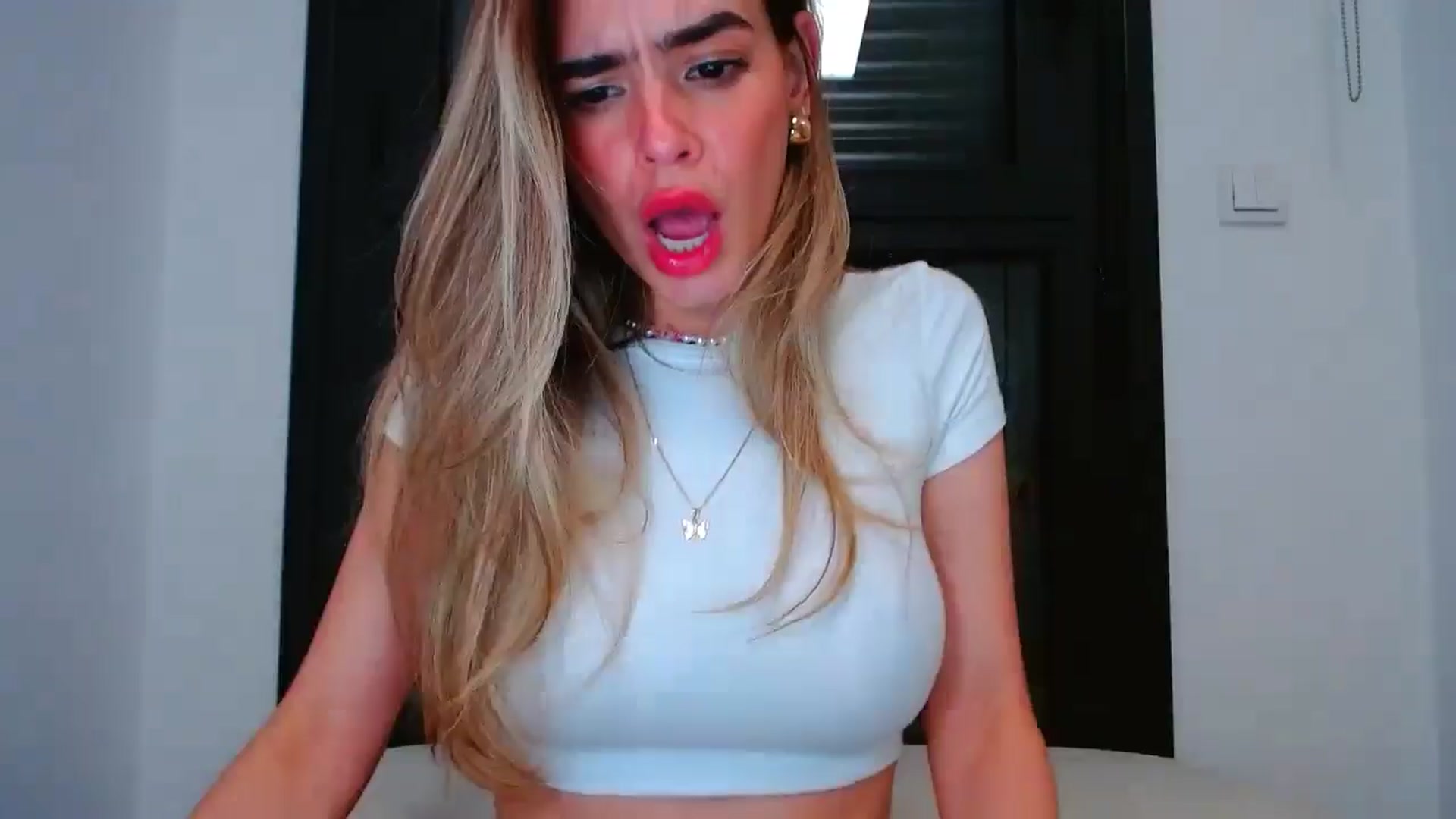 Gallery image thumbnail from fresagirl's myfreecams stream on, 05/12/2025, 22:45 image 4 of 20