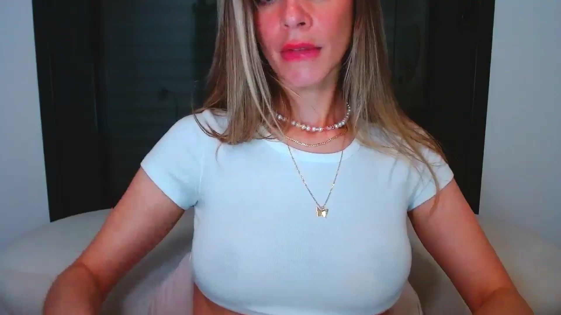 Gallery image thumbnail from fresagirl's myfreecams stream on, 05/12/2025, 23:14 image 3 of 20