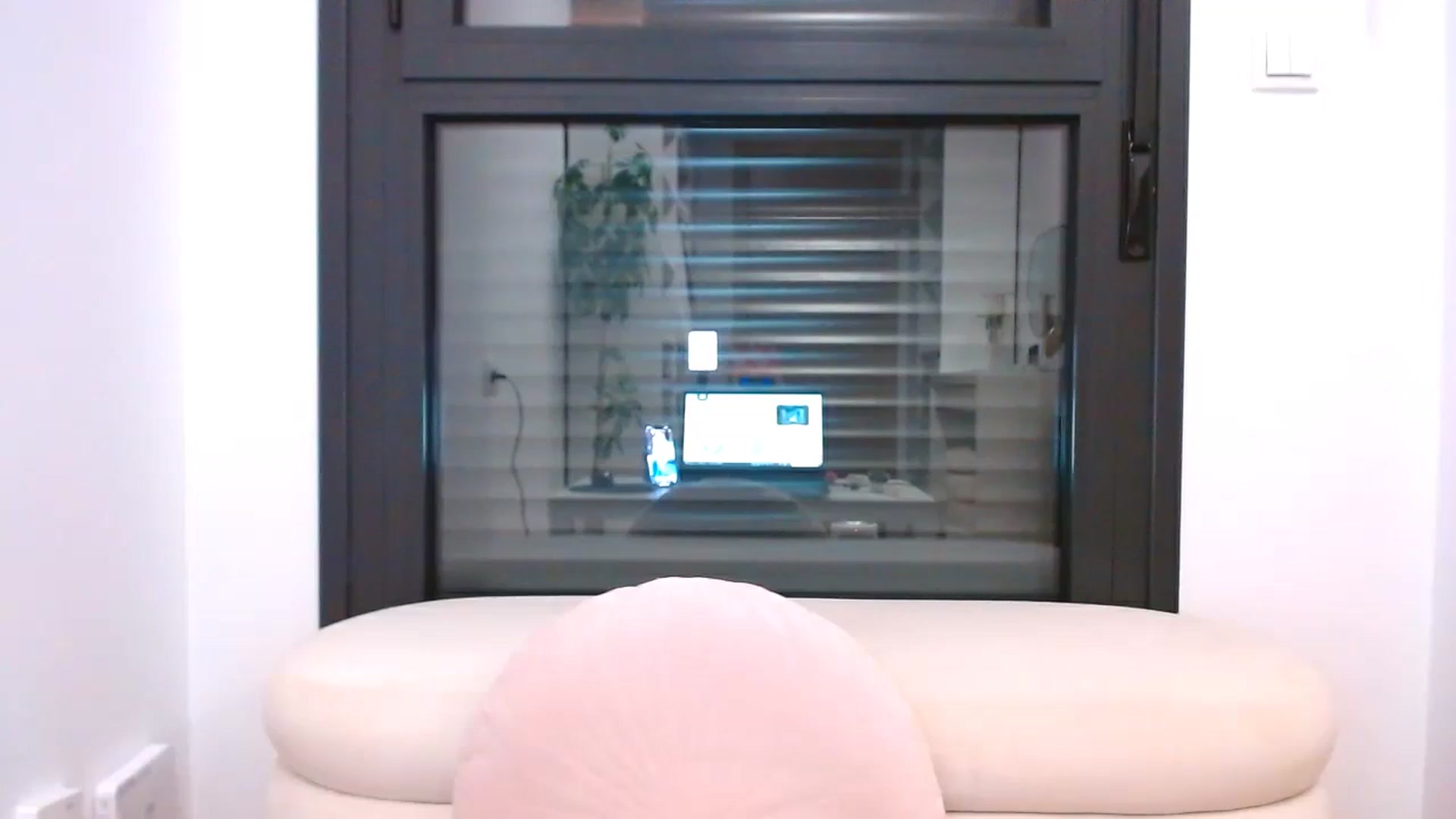 Gallery image thumbnail from fresagirl's myfreecams stream on, 05/13/2025, 01:04 image 15 of 20