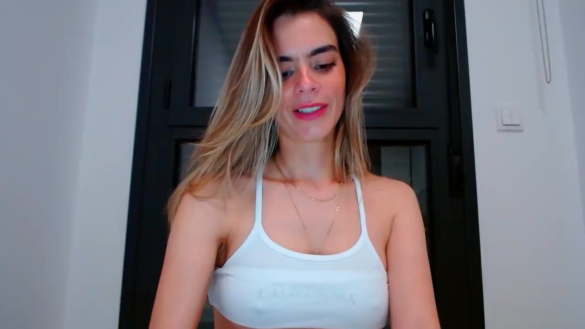 Gallery image thumbnail from fresagirl's myfreecams stream on, 05/13/2025, 22:20 image 4 of 20