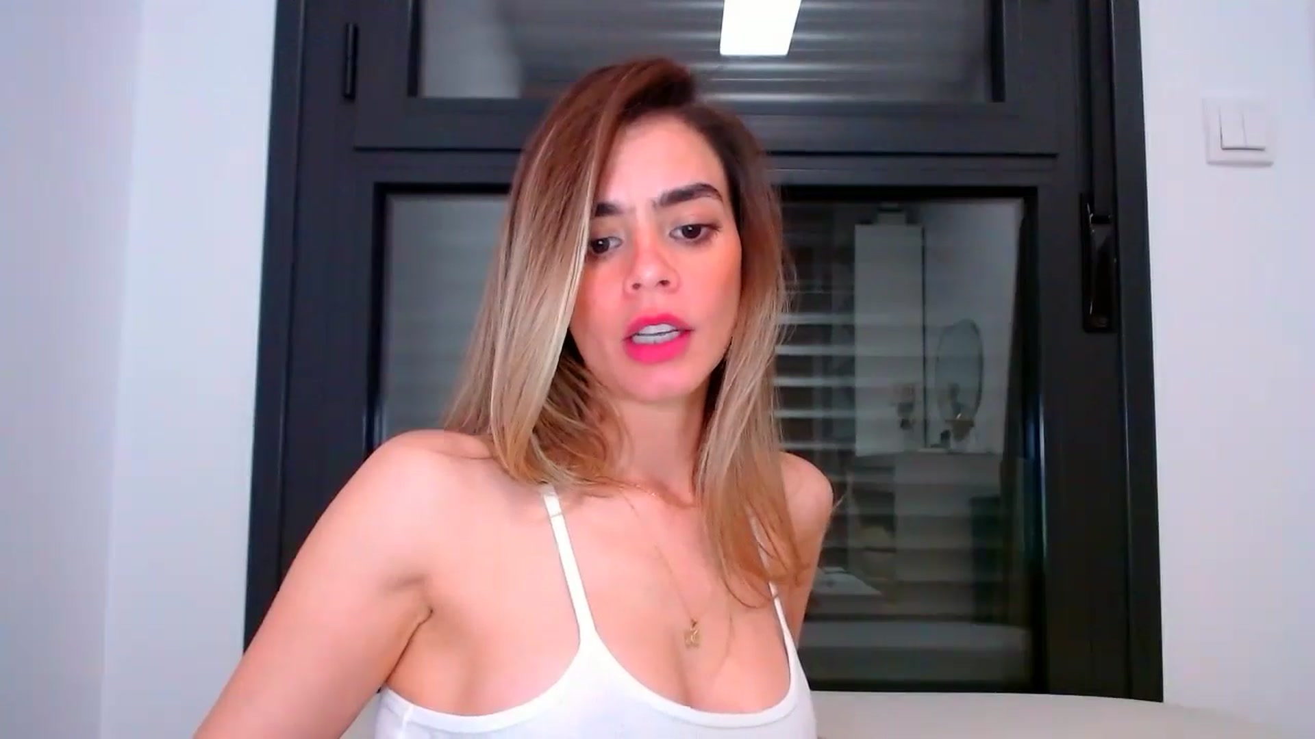 Gallery image thumbnail from fresagirl's myfreecams stream on, 05/13/2025, 22:20 image 17 of 20
