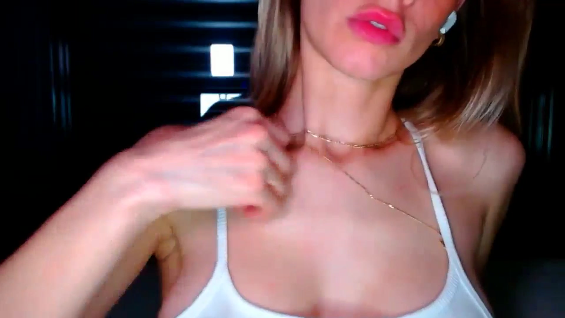 Gallery image thumbnail from fresagirl's myfreecams stream on, 05/14/2025, 24:05 image 20 of 20