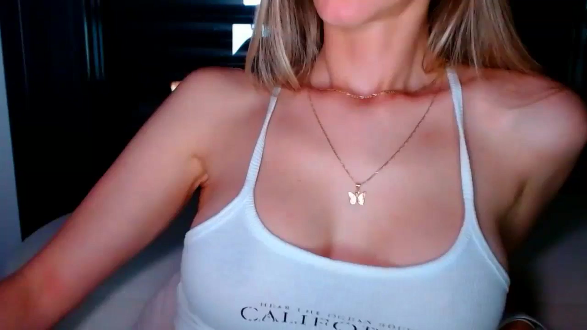 Gallery image thumbnail from fresagirl's myfreecams stream on, 05/14/2025, 24:05 image 7 of 20