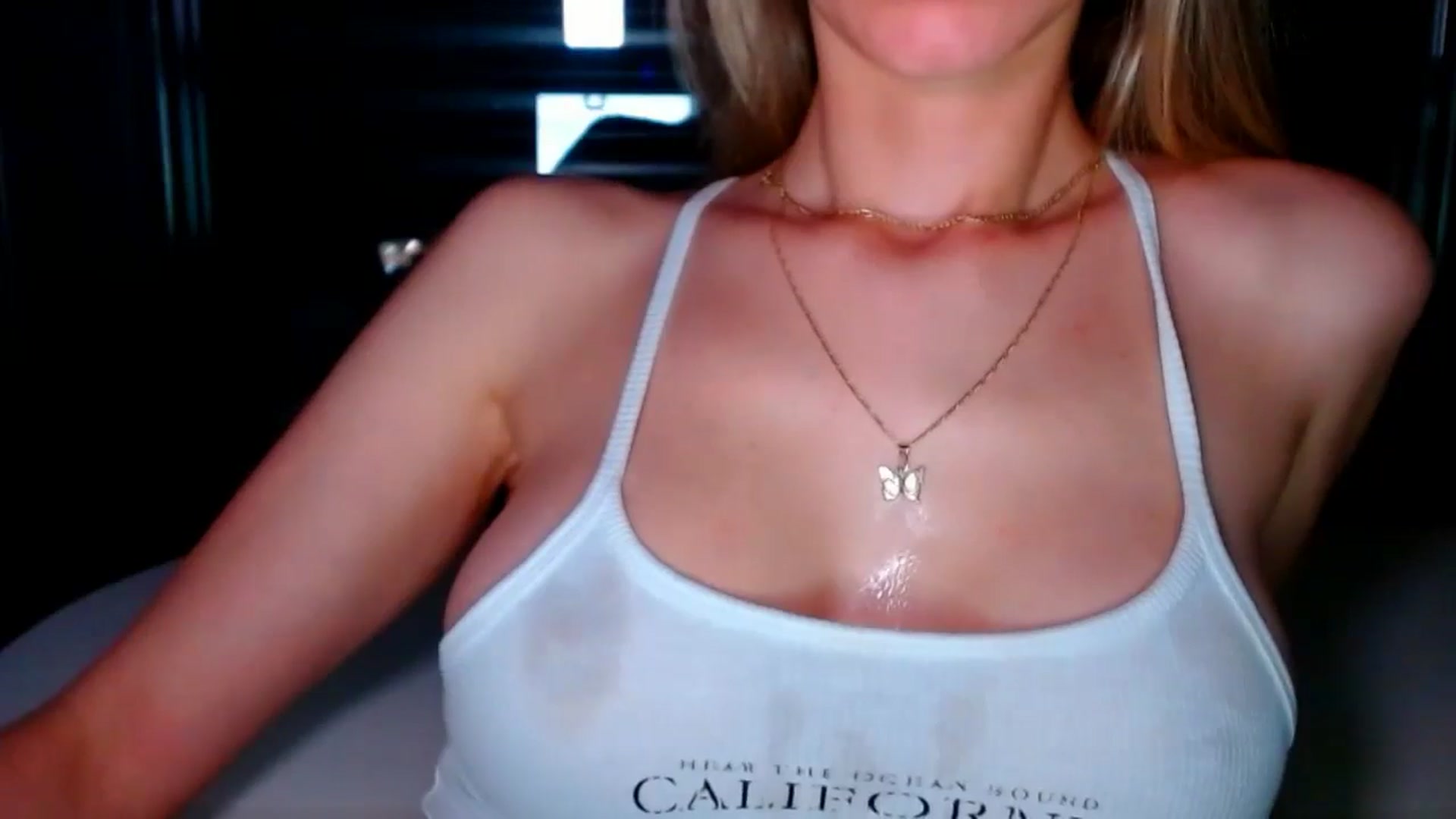 Gallery image thumbnail from fresagirl's myfreecams stream on, 05/14/2025, 24:05 image 19 of 20