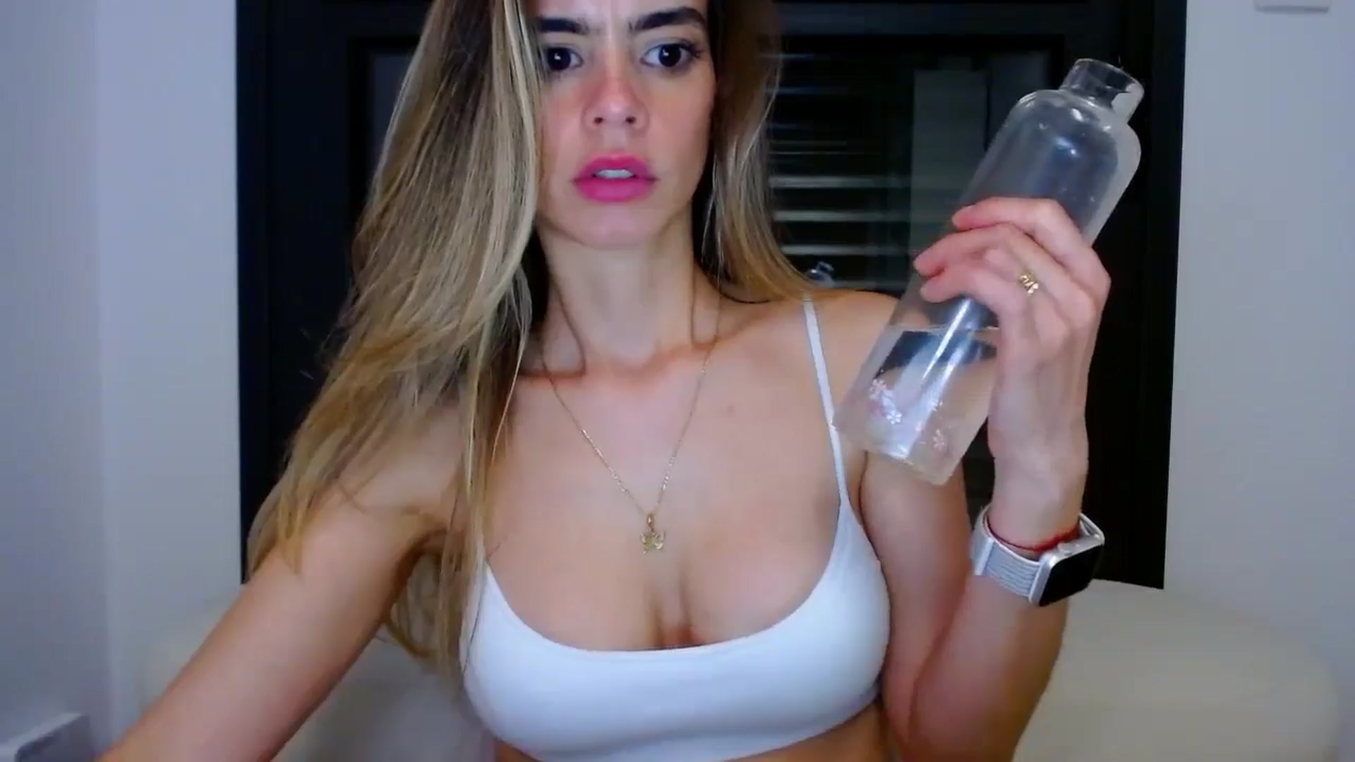 Gallery image thumbnail from fresagirl's myfreecams stream on, 05/15/2025, 24:07 image 15 of 20