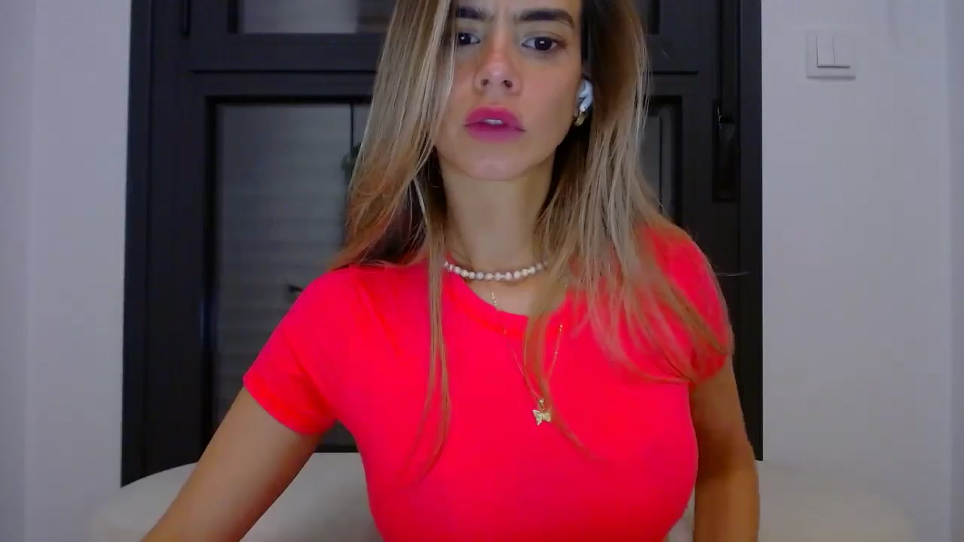 Gallery image thumbnail from fresagirl's myfreecams stream on, 05/16/2025, 24:14 image 16 of 20