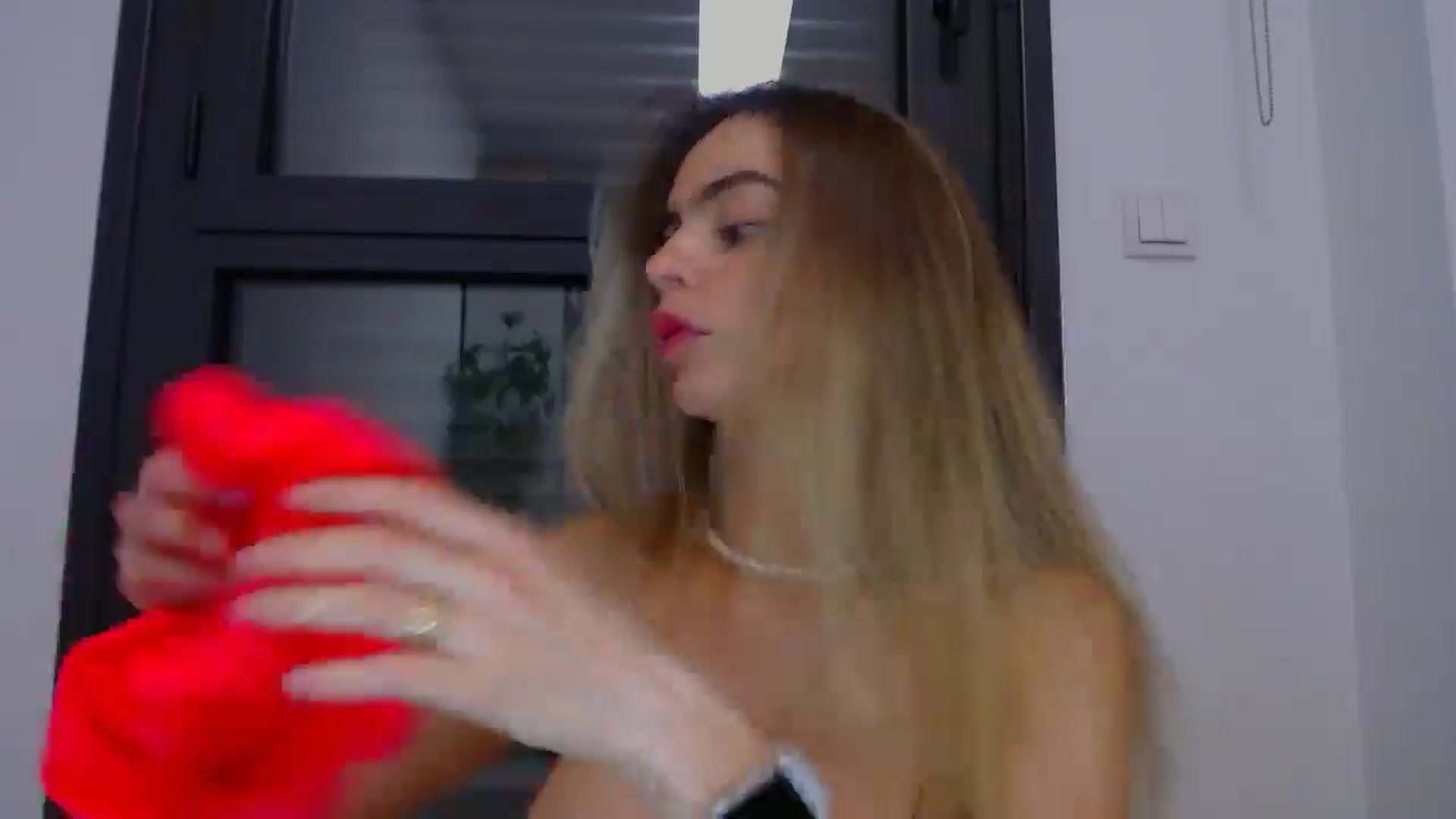 Gallery image thumbnail from fresagirl's myfreecams stream on, 05/16/2025, 24:14 image 14 of 20