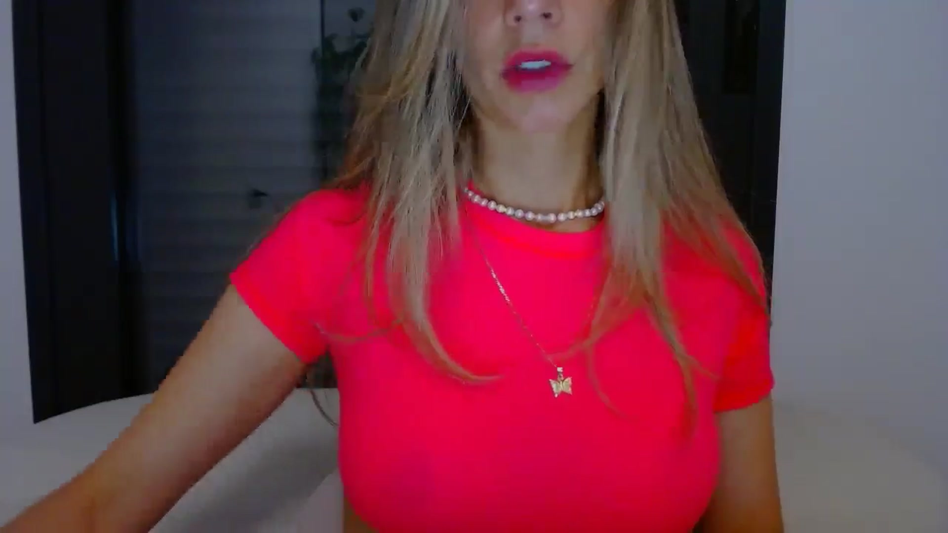 Gallery image thumbnail from fresagirl's myfreecams stream on, 05/16/2025, 24:14 image 9 of 20