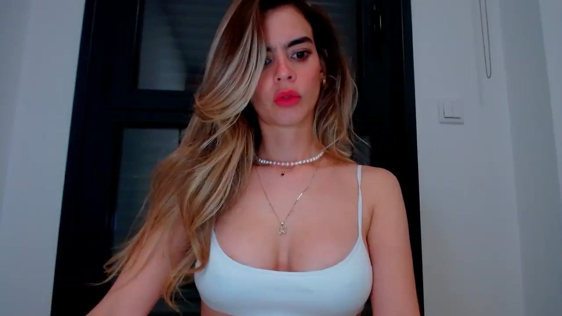 Gallery image thumbnail from fresagirl's myfreecams stream on, 05/26/2025, 22:44 image 2 of 20