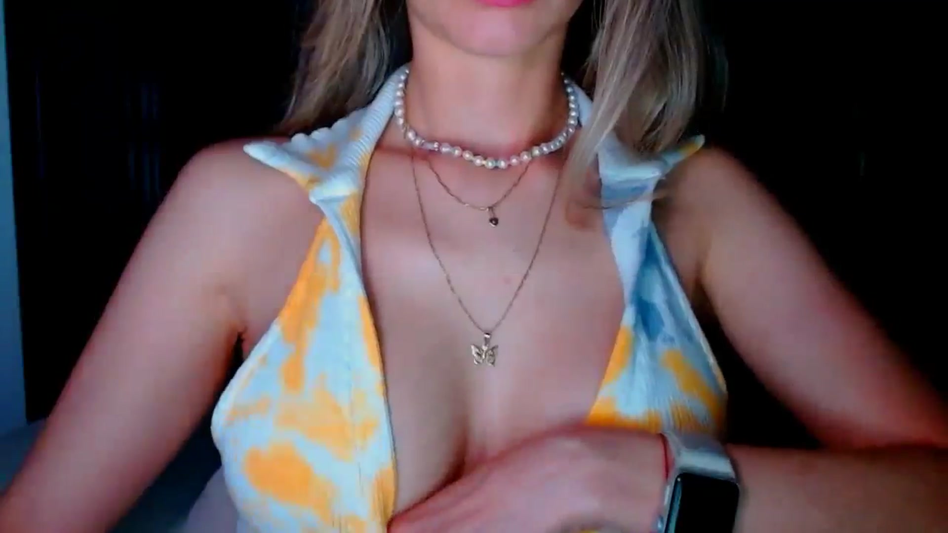 Gallery image thumbnail from fresagirl's myfreecams stream on, 05/27/2025, 20:57 image 11 of 20