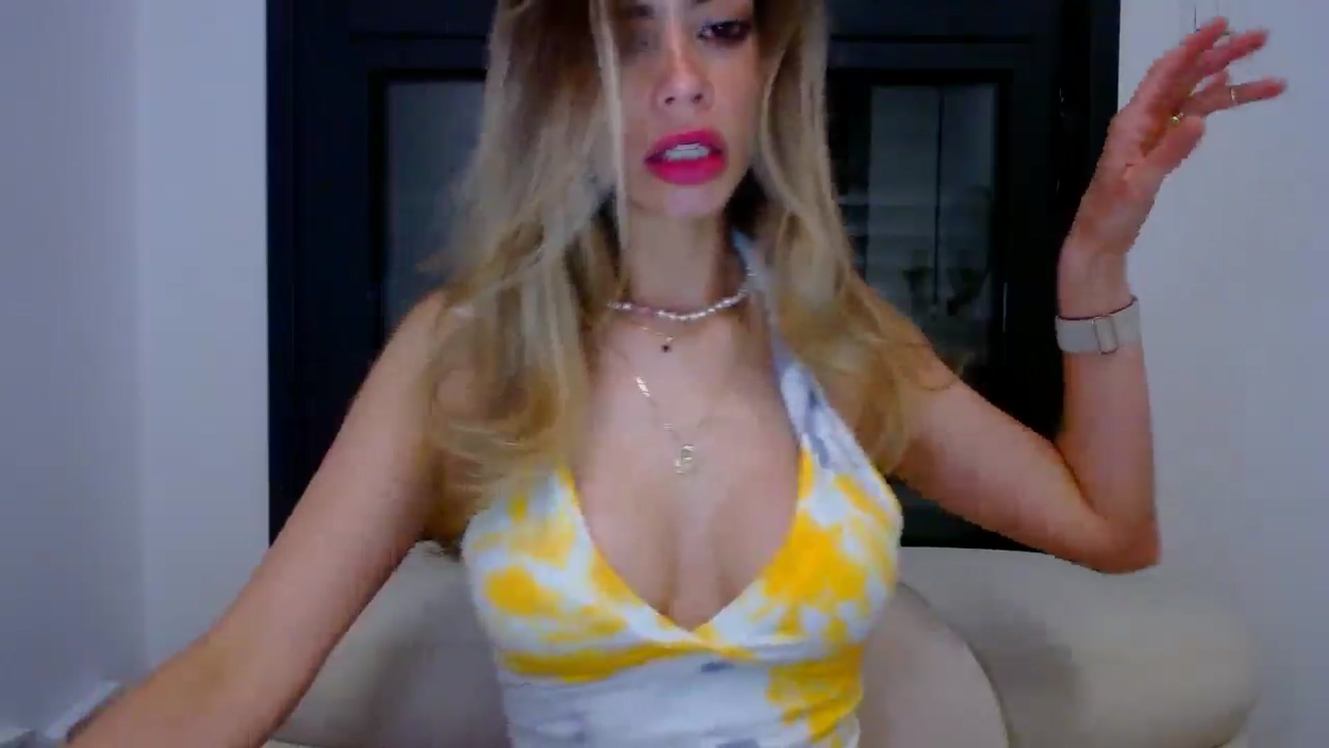 Gallery image thumbnail from fresagirl's myfreecams stream on, 05/27/2025, 20:57 image 2 of 20