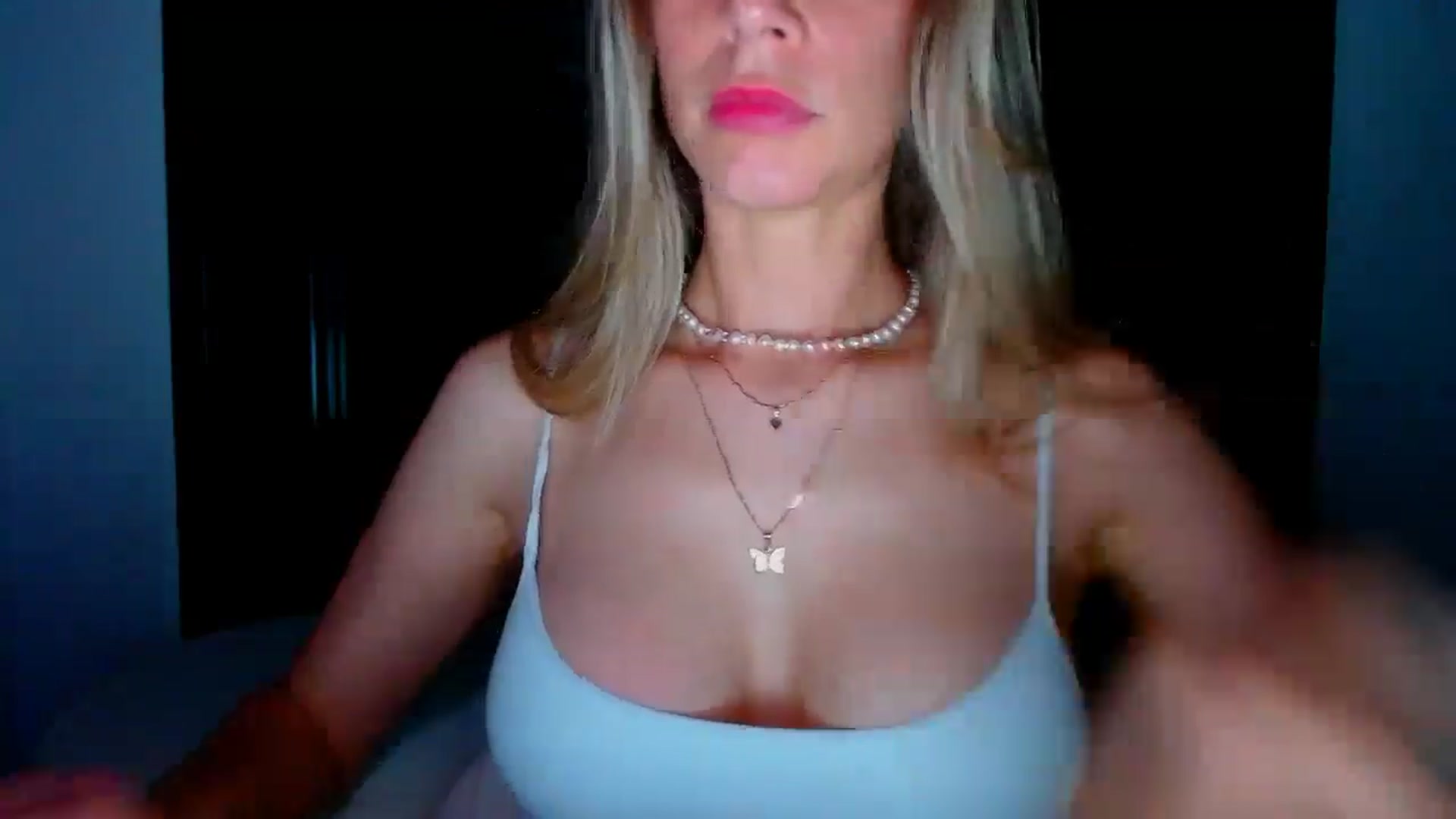 Gallery image thumbnail from fresagirl's myfreecams stream on, 05/27/2025, 23:36 image 14 of 20