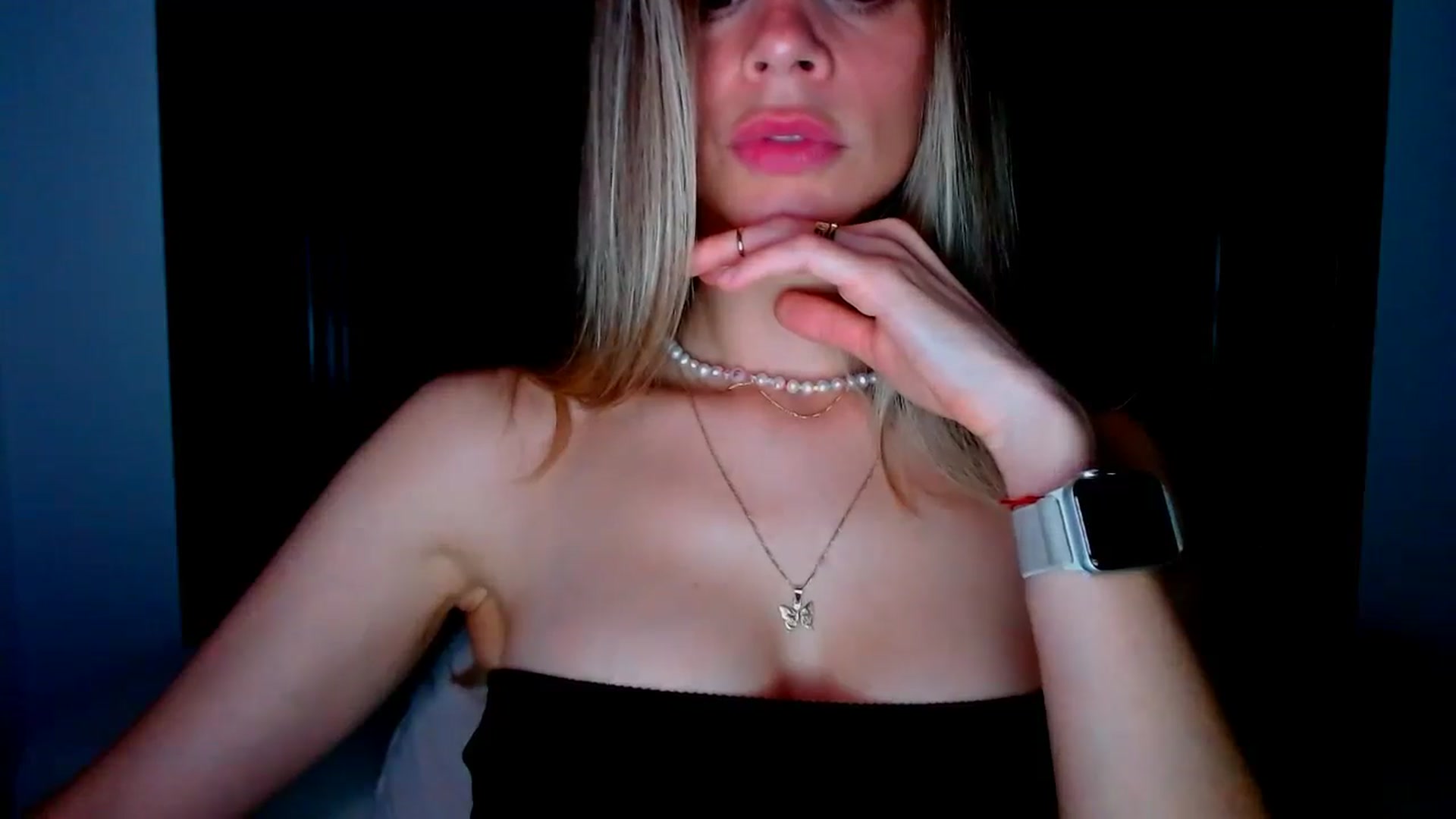 Gallery image thumbnail from fresagirl's myfreecams stream on, 05/28/2025, 21:06 image 16 of 20