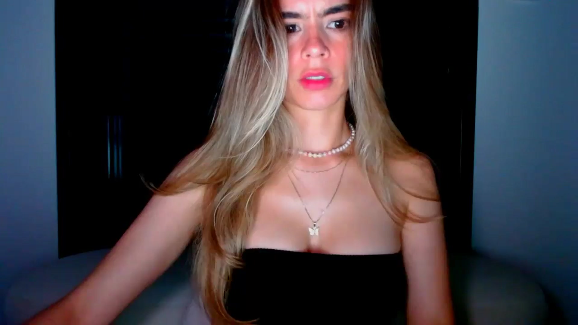 Gallery image thumbnail from fresagirl's myfreecams stream on, 05/28/2025, 21:06 image 5 of 20