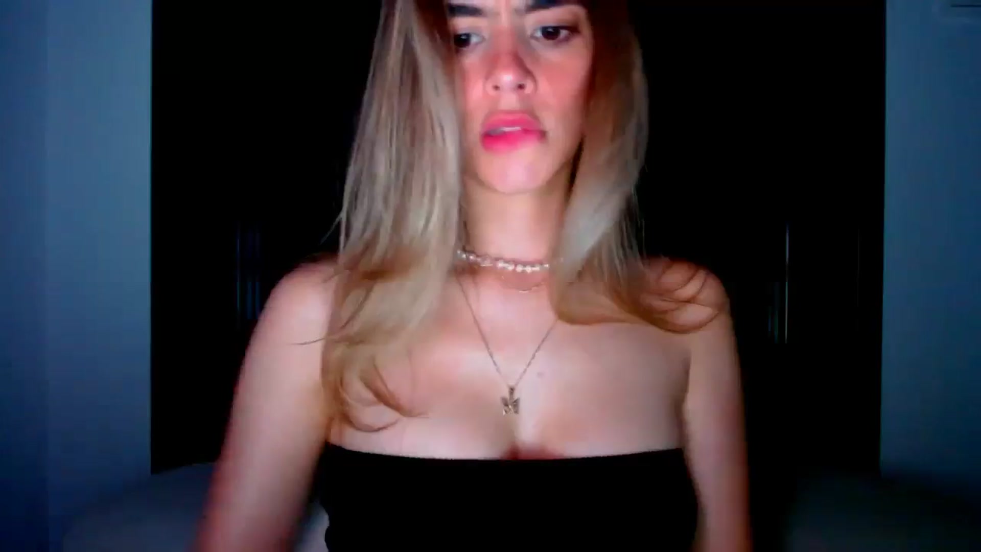Gallery image thumbnail from fresagirl's myfreecams stream on, 05/28/2025, 21:06 image 12 of 20
