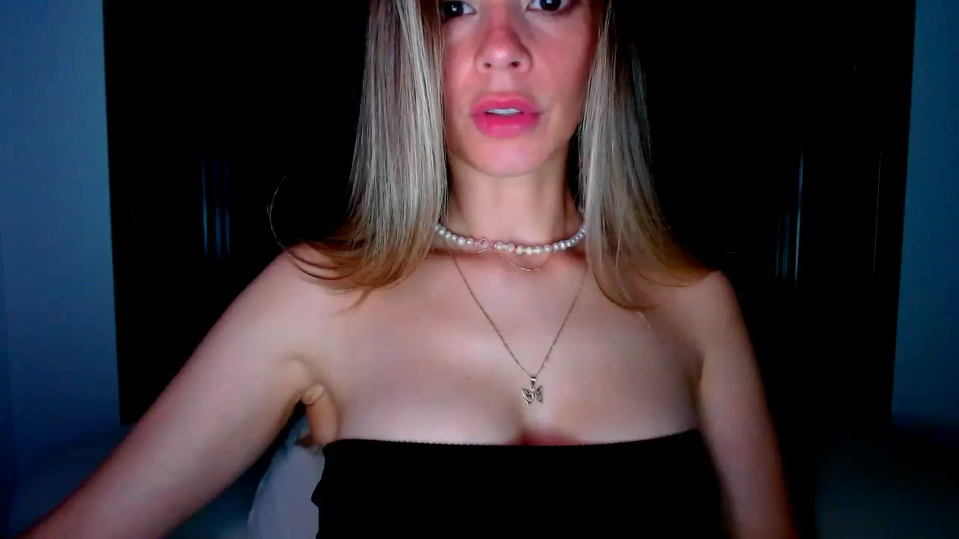 Gallery image thumbnail from fresagirl's myfreecams stream on, 05/28/2025, 21:06 image 15 of 20
