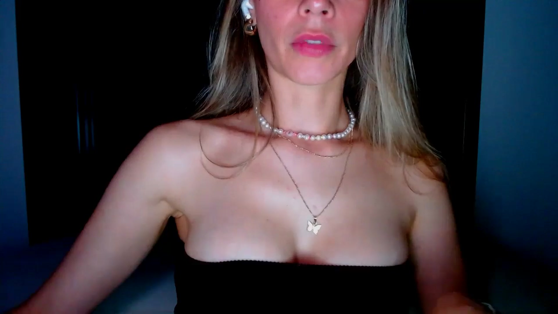 Gallery image thumbnail from fresagirl's myfreecams stream on, 05/28/2025, 21:06 image 20 of 20