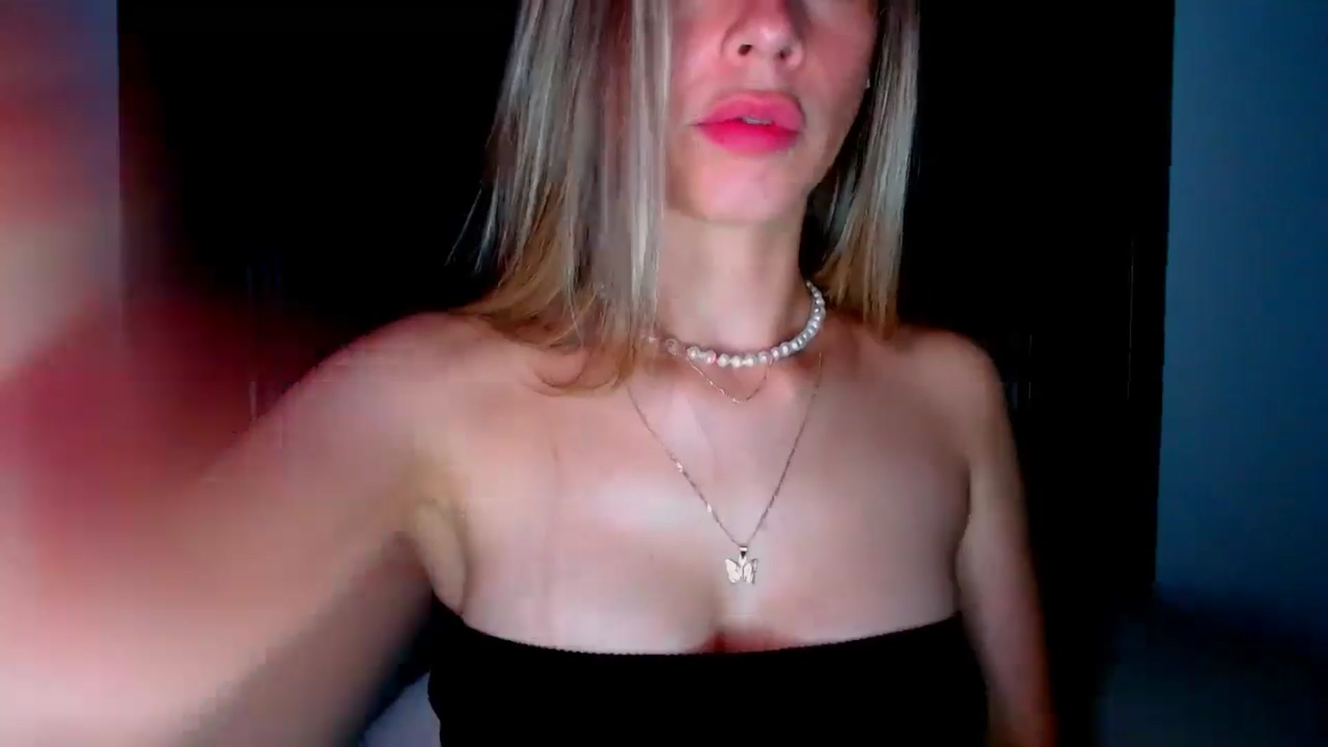 Gallery image thumbnail from fresagirl's myfreecams stream on, 05/28/2025, 21:06 image 11 of 20