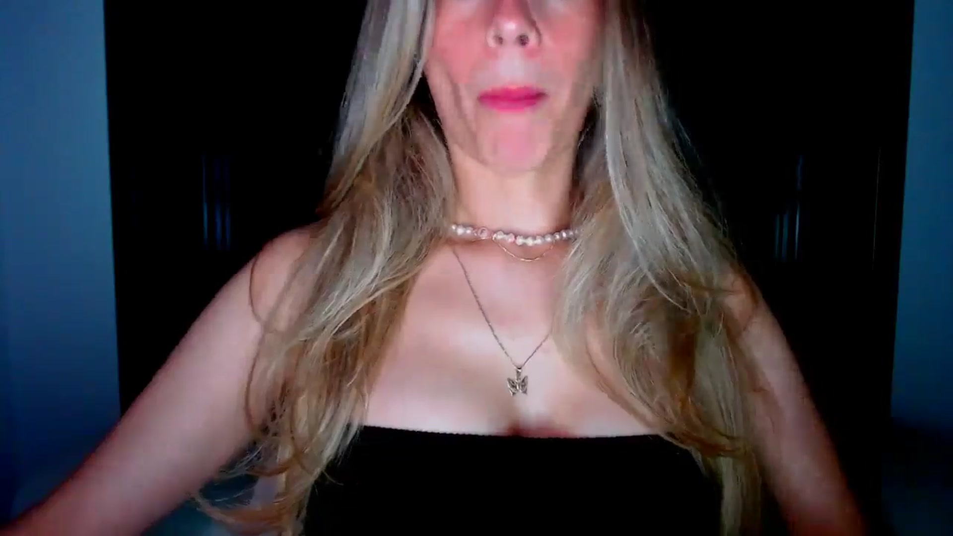 Gallery image thumbnail from fresagirl's myfreecams stream on, 05/28/2025, 21:06 image 13 of 20