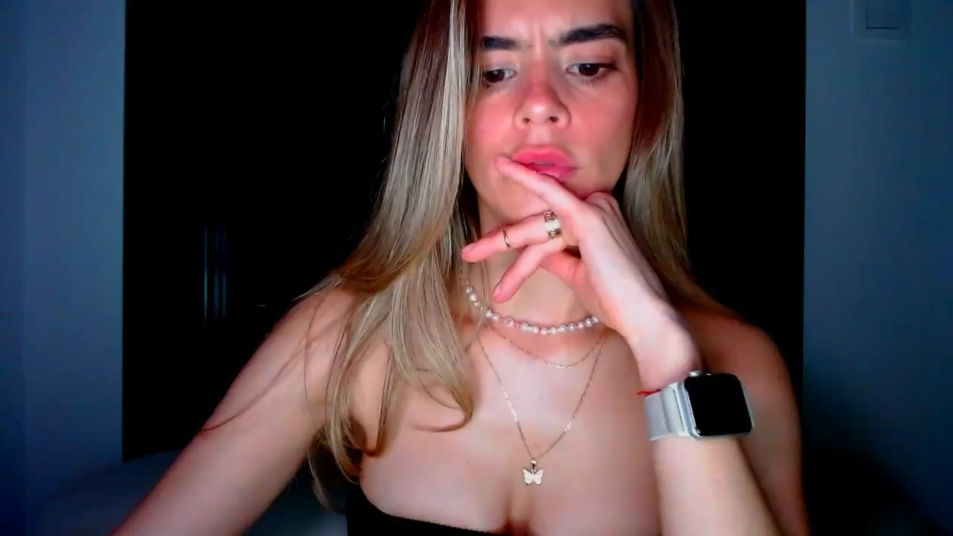 Gallery image thumbnail from fresagirl's myfreecams stream on, 05/28/2025, 21:06 image 19 of 20
