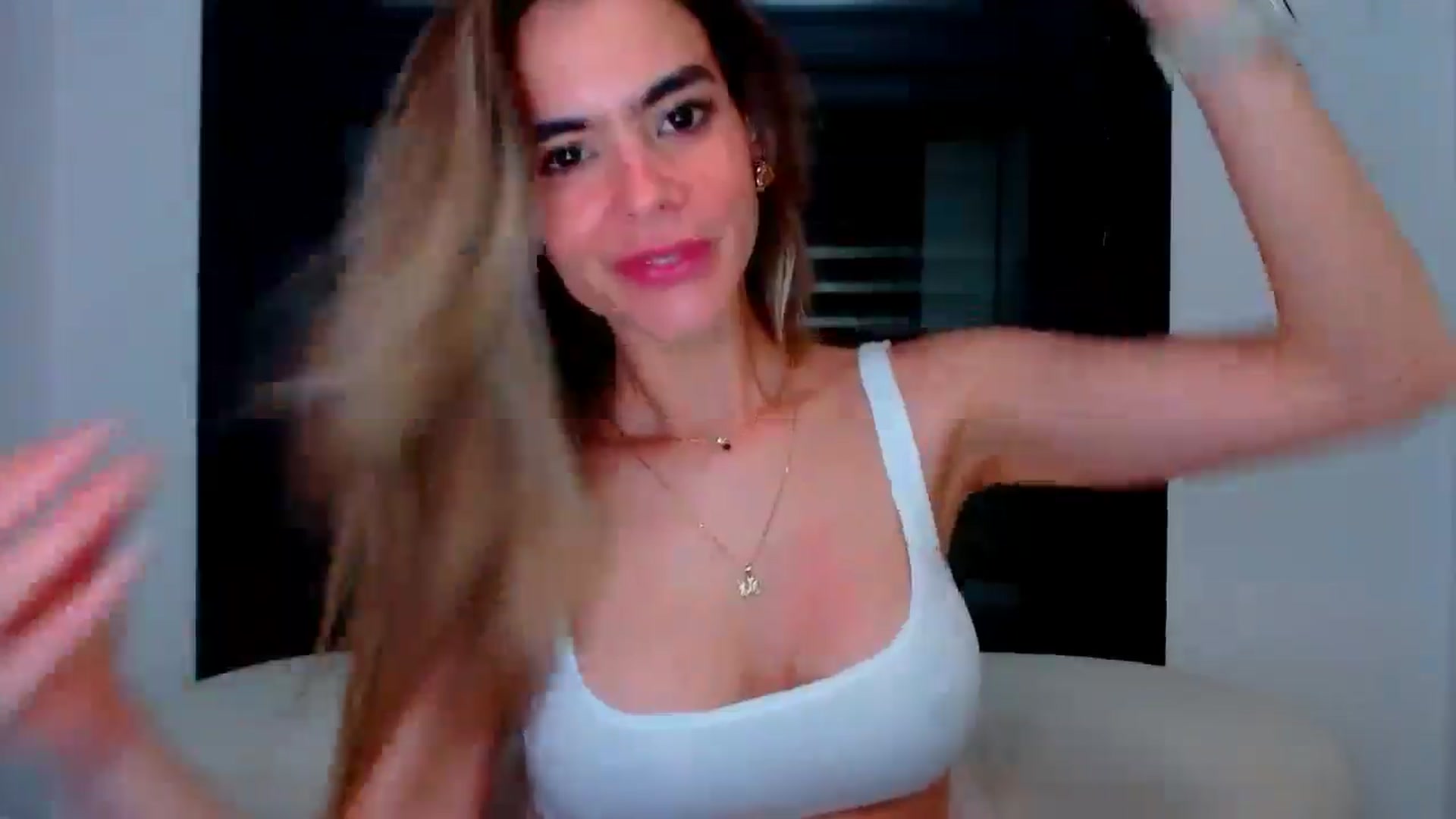 Gallery image thumbnail from fresagirl's myfreecams stream on, 05/29/2025, 21:52 image 5 of 20