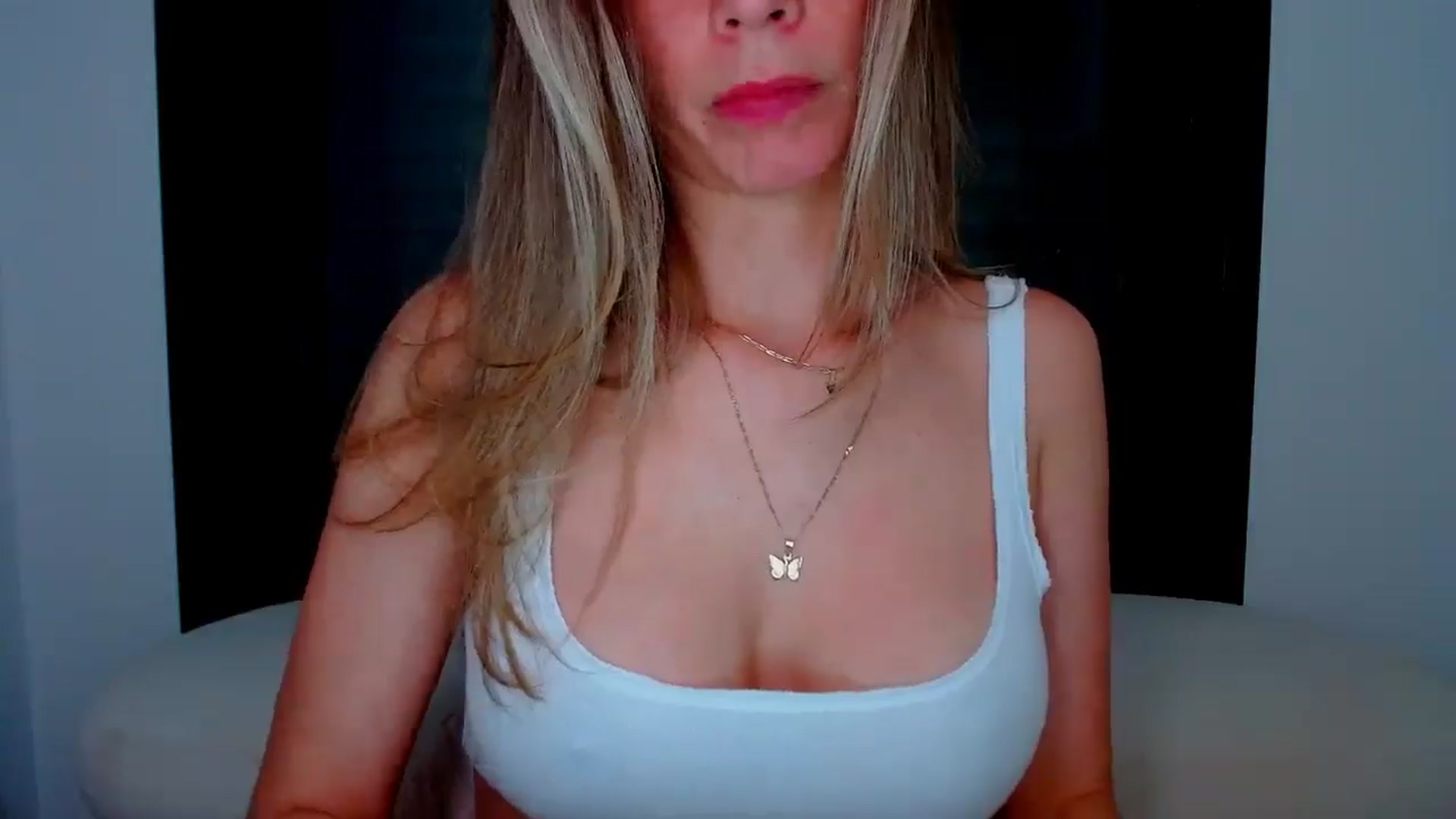 Gallery image thumbnail from fresagirl's myfreecams stream on, 05/29/2025, 21:52 image 9 of 20