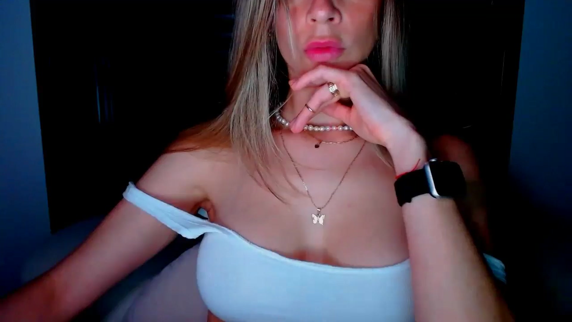 Gallery image thumbnail from fresagirl's myfreecams stream on, 06/03/2025, 23:22 image 9 of 20