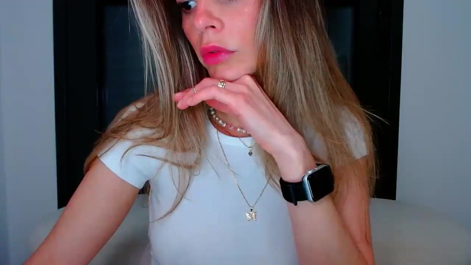 Gallery image thumbnail from fresagirl's myfreecams stream on, 06/04/2025, 20:45 image 4 of 20