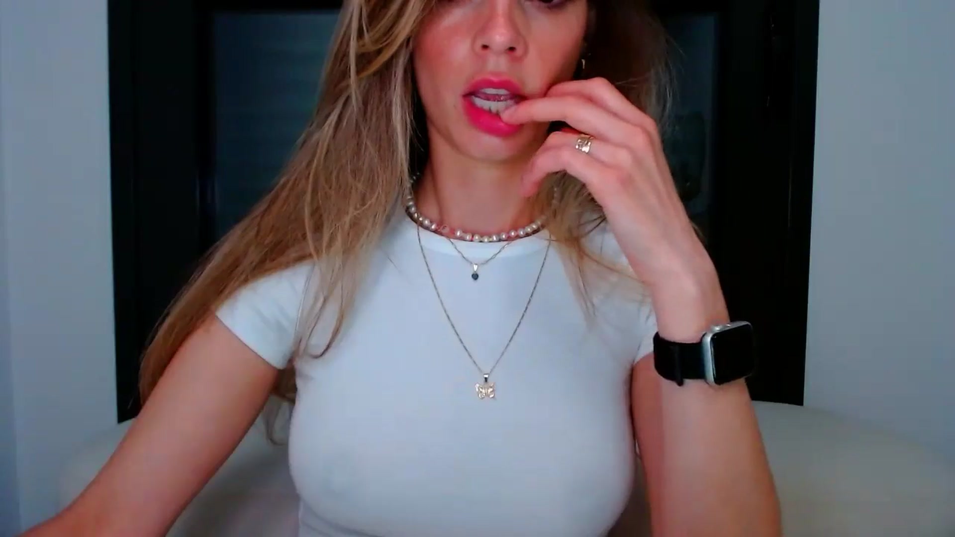Gallery image thumbnail from fresagirl's myfreecams stream on, 06/04/2025, 20:45 image 2 of 20