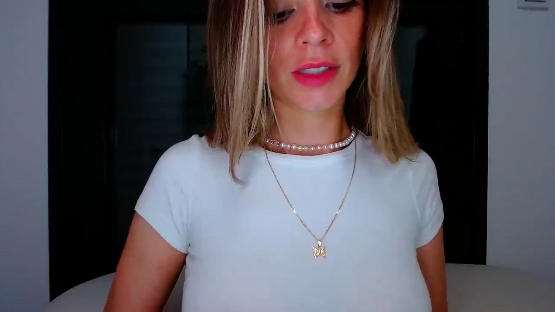 Gallery image thumbnail from fresagirl's myfreecams stream on, 06/05/2025, 24:15 image 10 of 20