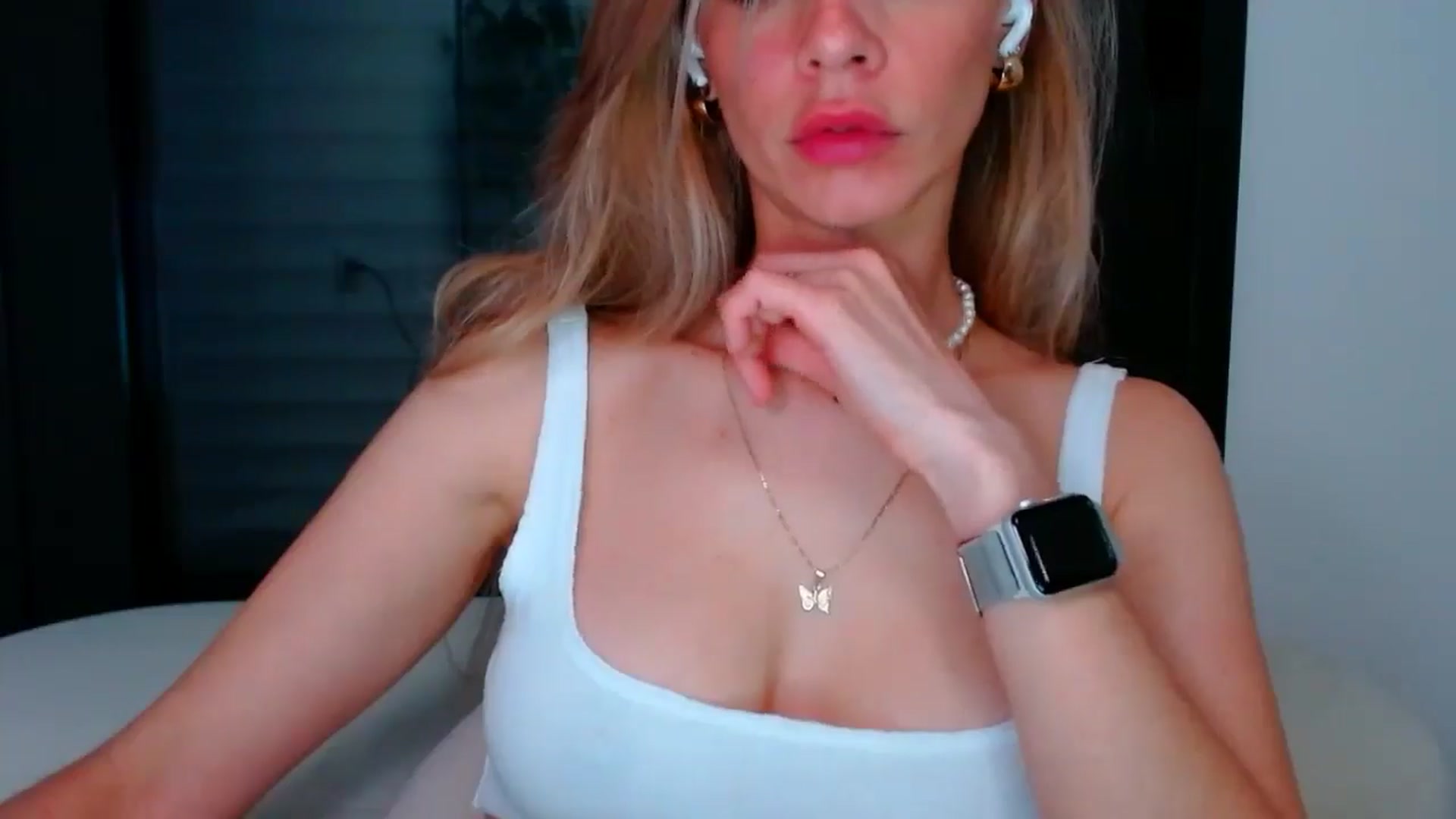 Gallery image thumbnail from fresagirl's myfreecams stream on, 06/10/2025, 01:14 image 6 of 20