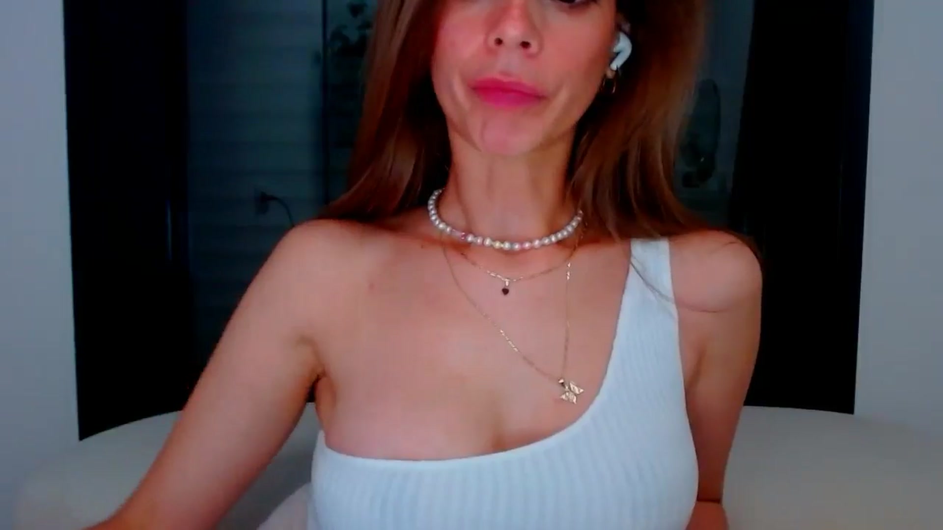 Gallery image thumbnail from fresagirl's myfreecams stream on, 06/11/2025, 20:35 image 14 of 20