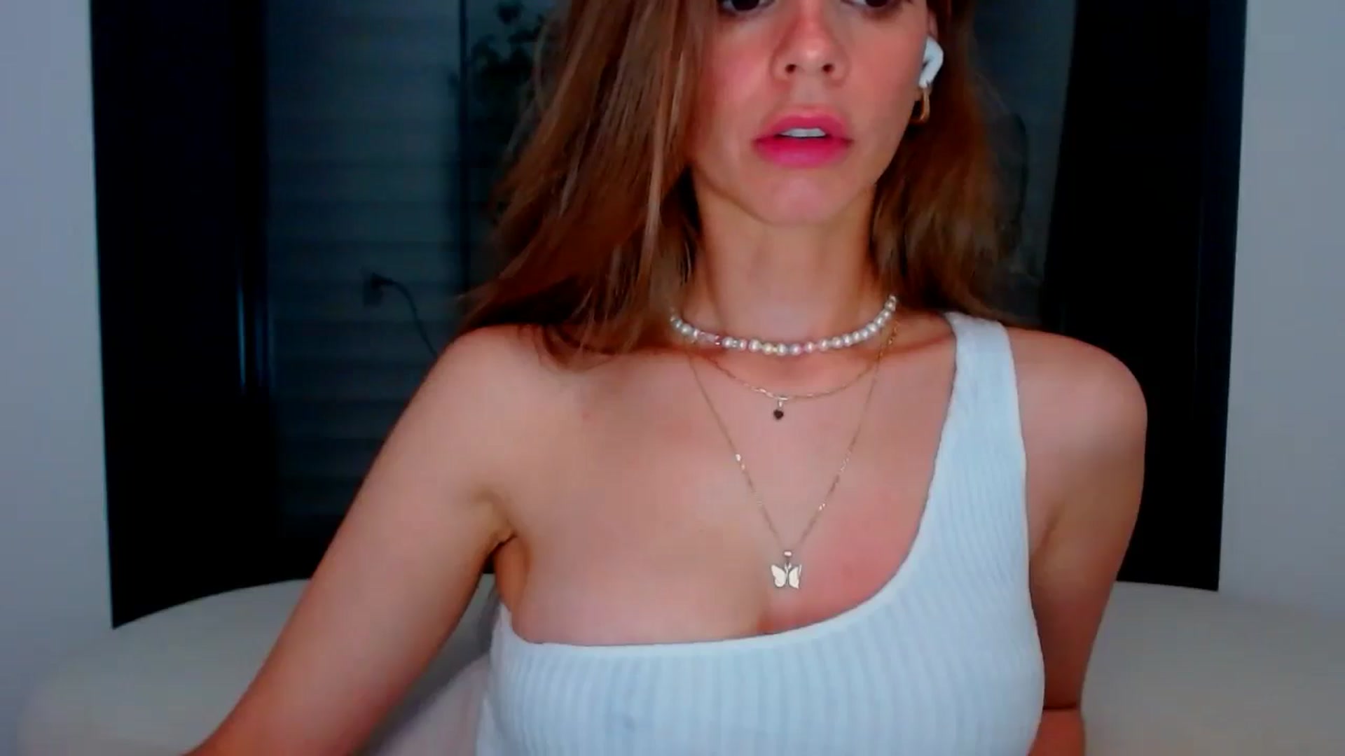 Gallery image thumbnail from fresagirl's myfreecams stream on, 06/11/2025, 20:35 image 16 of 20