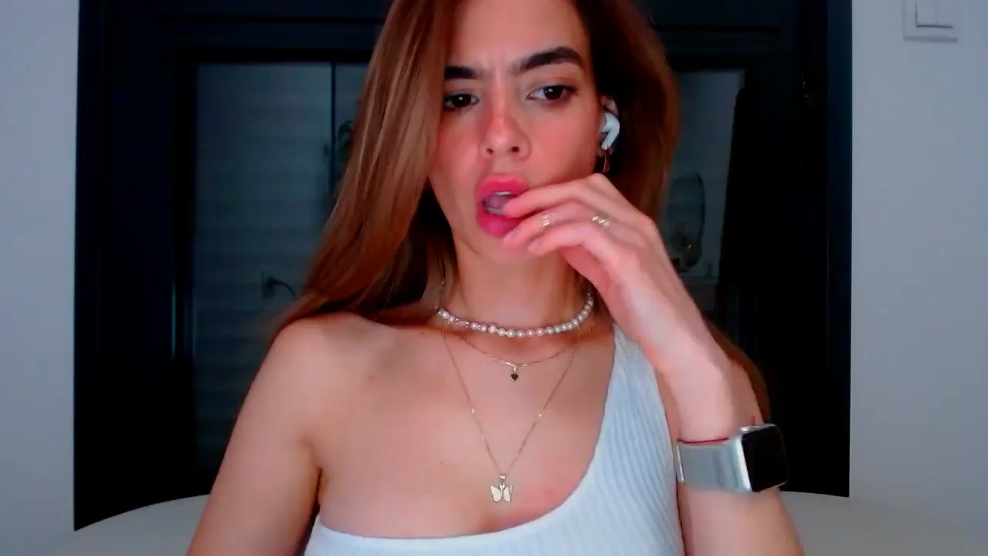 Gallery image thumbnail from fresagirl's myfreecams stream on, 06/11/2025, 21:08 image 1 of 20