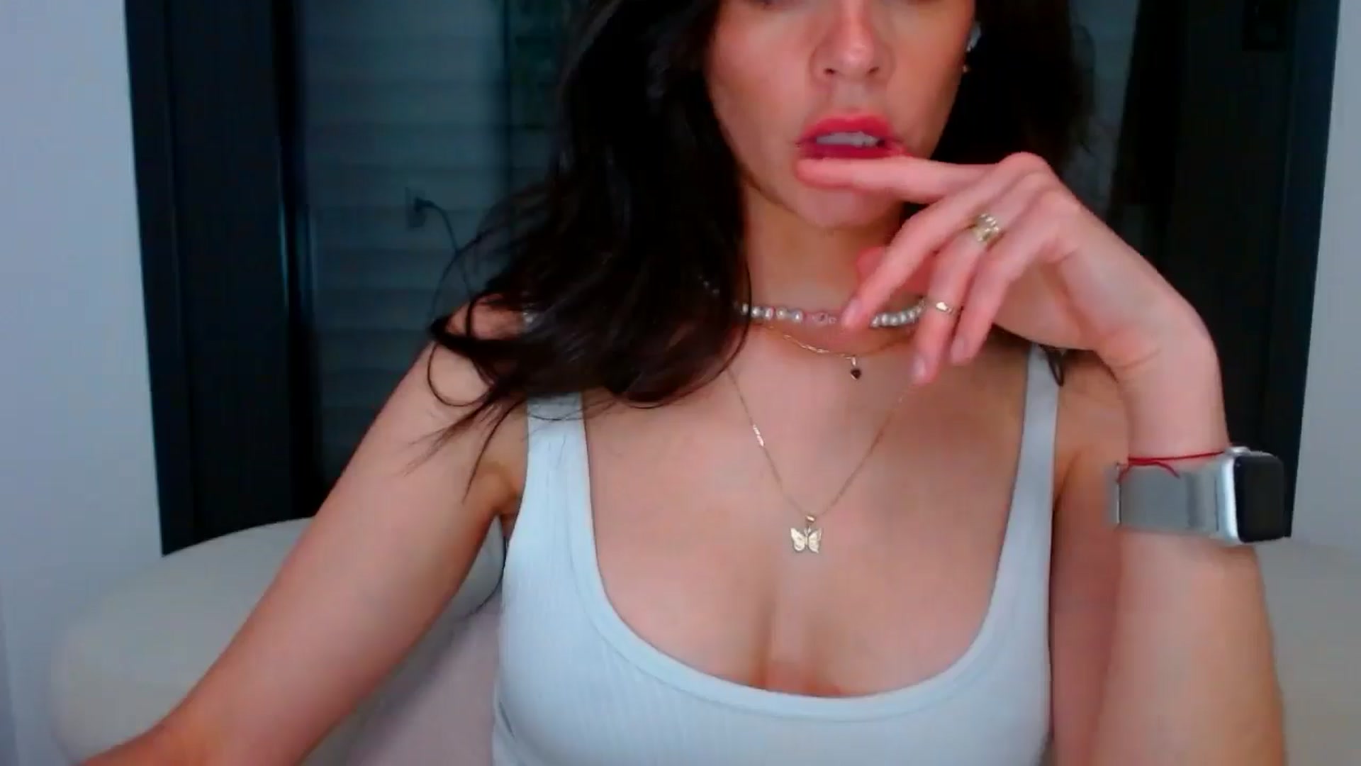 Gallery image thumbnail from fresagirl's myfreecams stream on, 06/12/2025, 21:06 image 17 of 20