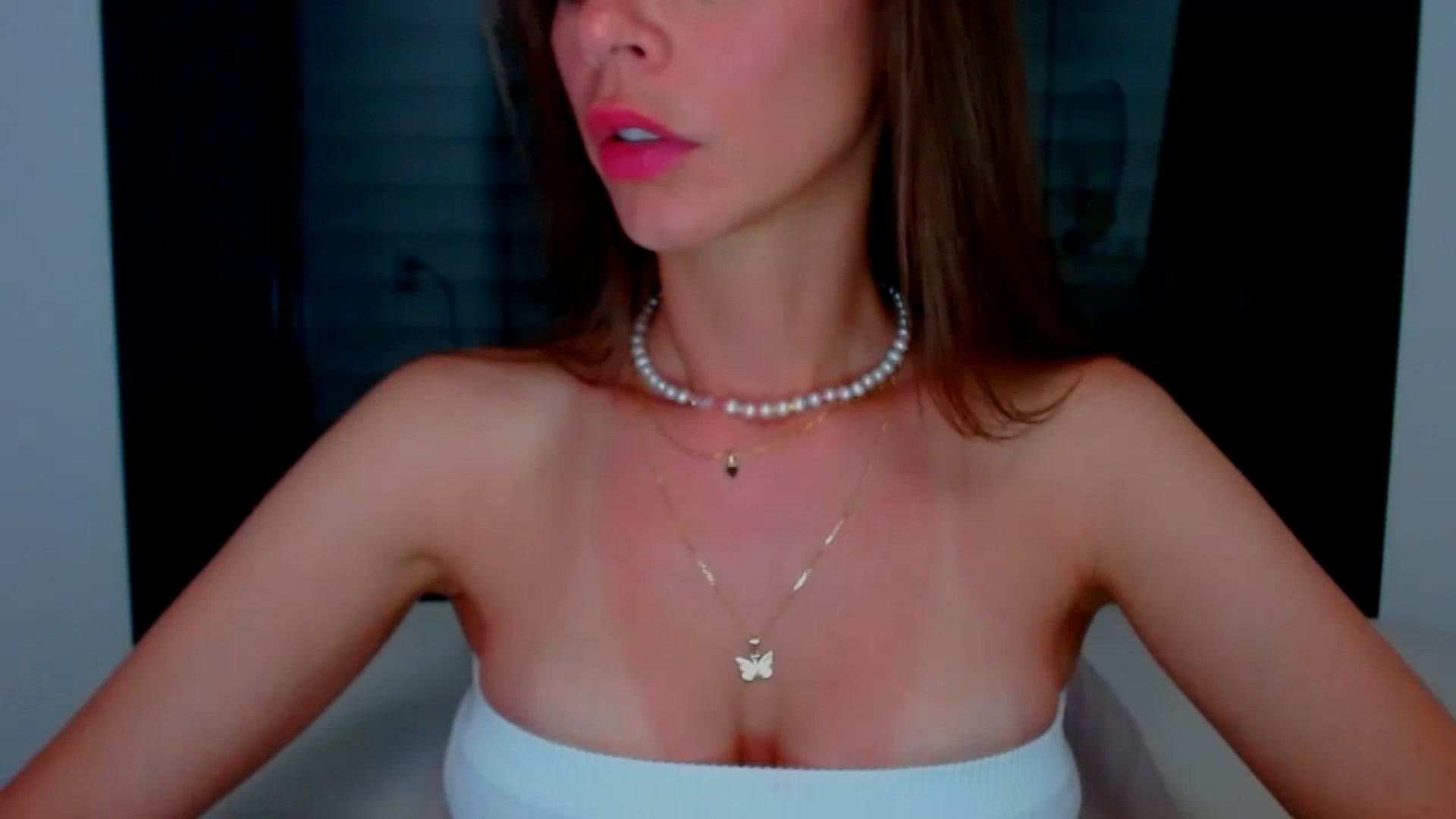 Gallery image thumbnail from fresagirl's myfreecams stream on, 06/18/2025, 22:07 image 19 of 20
