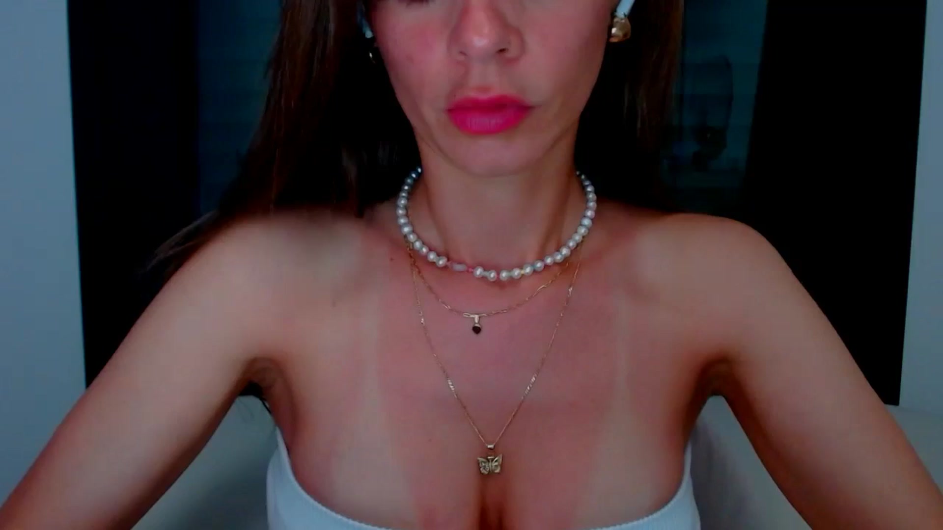 Gallery image thumbnail from fresagirl's myfreecams stream on, 06/18/2025, 22:07 image 2 of 20