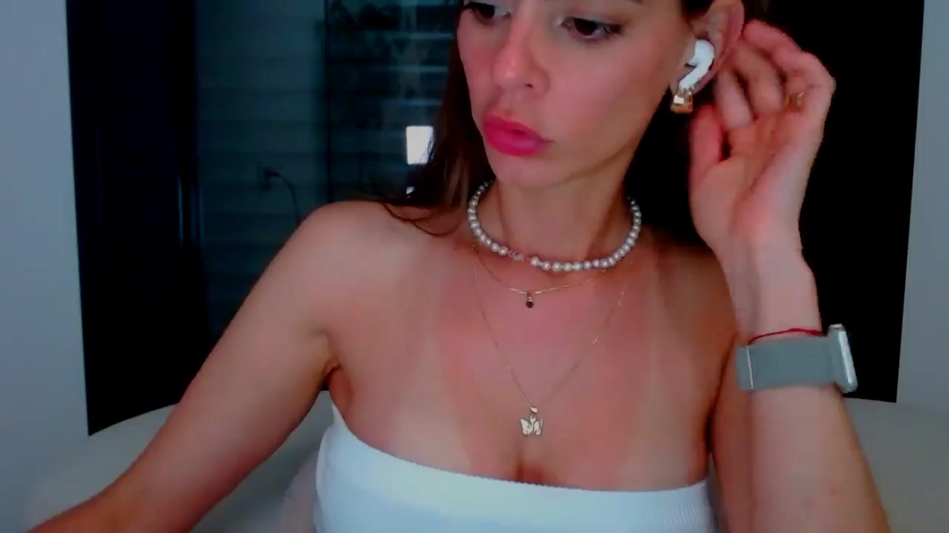 Gallery image thumbnail from fresagirl's myfreecams stream on, 06/18/2025, 22:07 image 14 of 20
