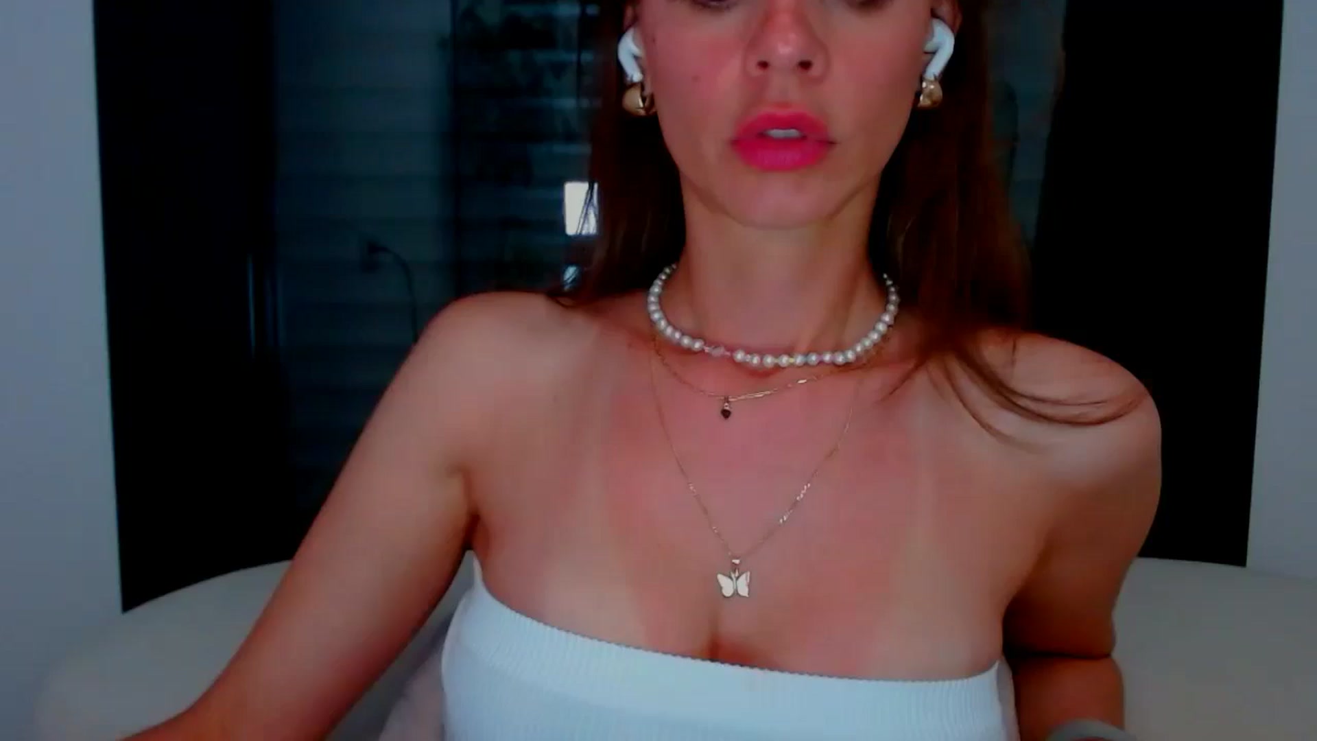 Gallery image thumbnail from fresagirl's myfreecams stream on, 06/18/2025, 22:07 image 13 of 20