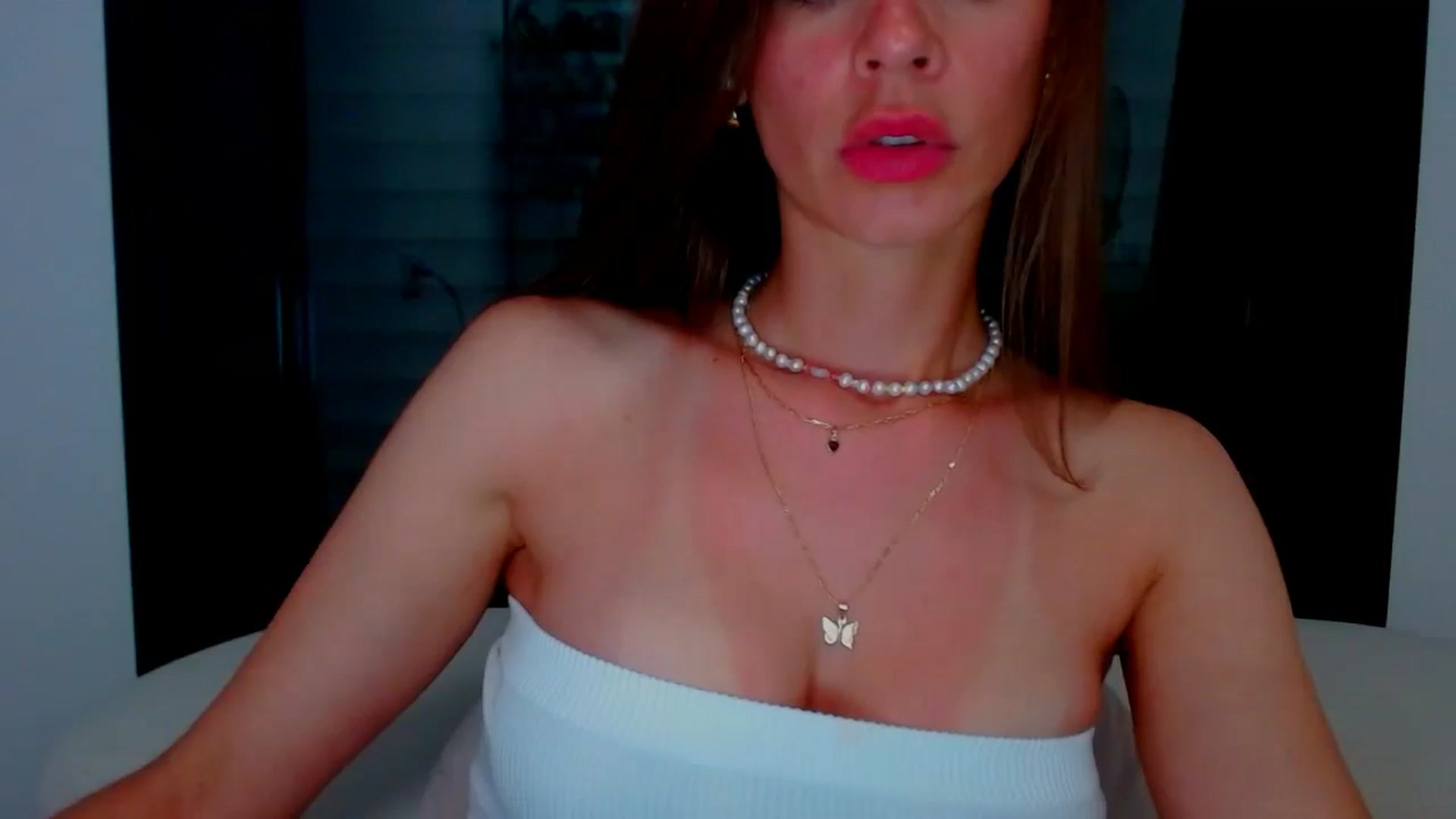 Gallery image thumbnail from fresagirl's myfreecams stream on, 06/18/2025, 22:07 image 6 of 20