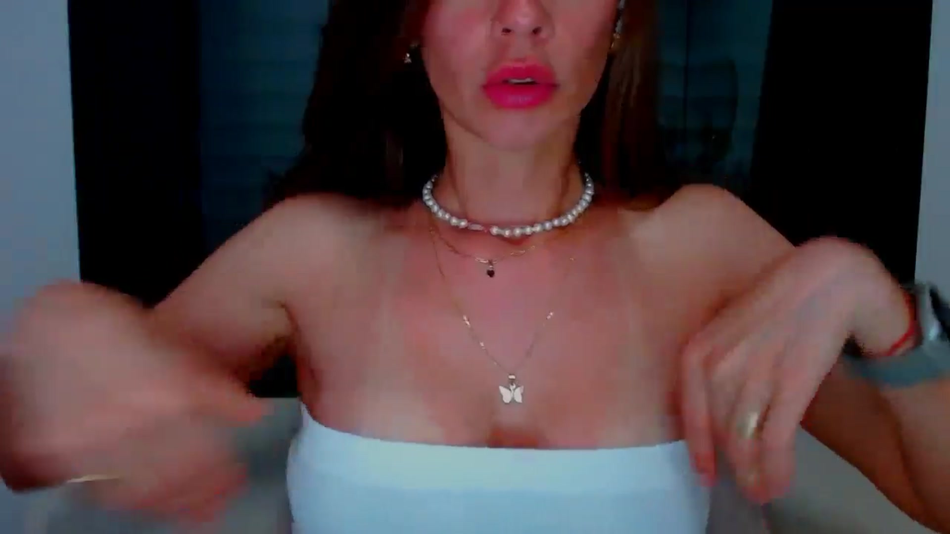 Gallery image thumbnail from fresagirl's myfreecams stream on, 06/18/2025, 22:07 image 5 of 20