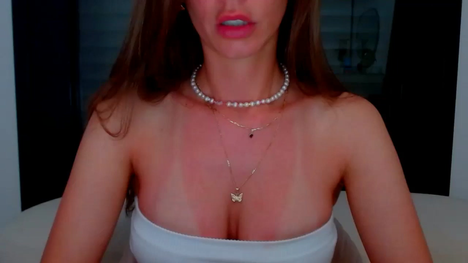 Gallery image thumbnail from fresagirl's myfreecams stream on, 06/18/2025, 23:18 image 14 of 20