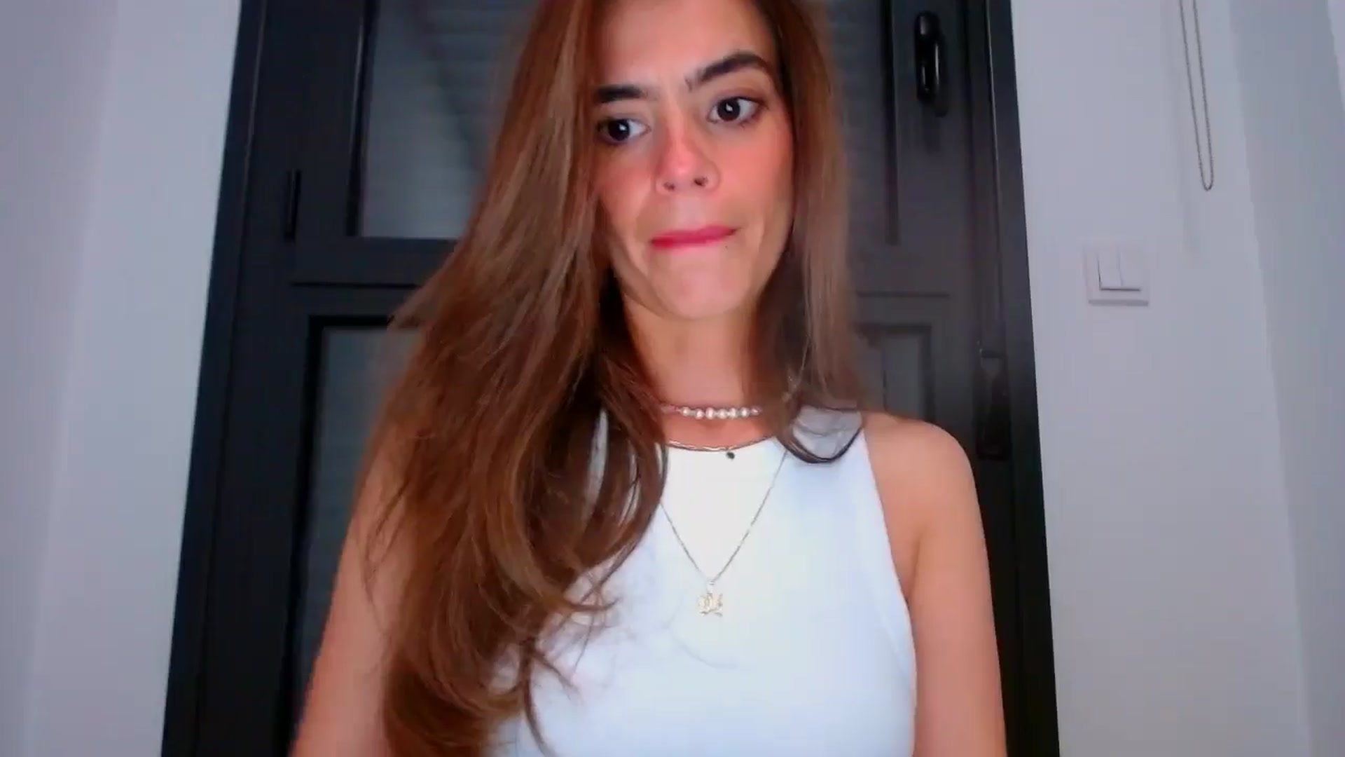 Gallery image thumbnail from fresagirl's myfreecams stream on, 06/19/2025, 20:04 image 17 of 20