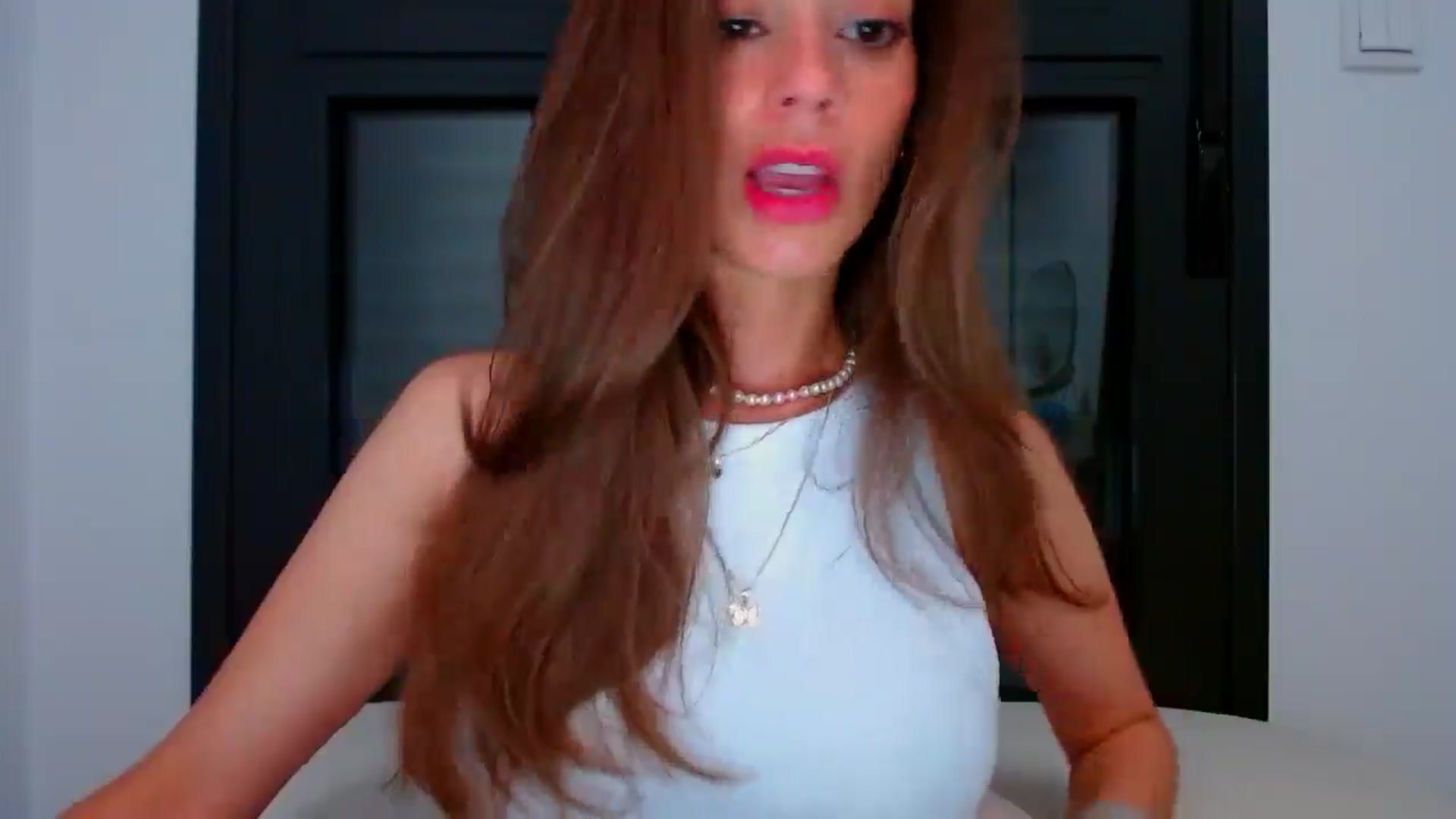 Gallery image thumbnail from fresagirl's myfreecams stream on, 06/19/2025, 20:27 image 17 of 20