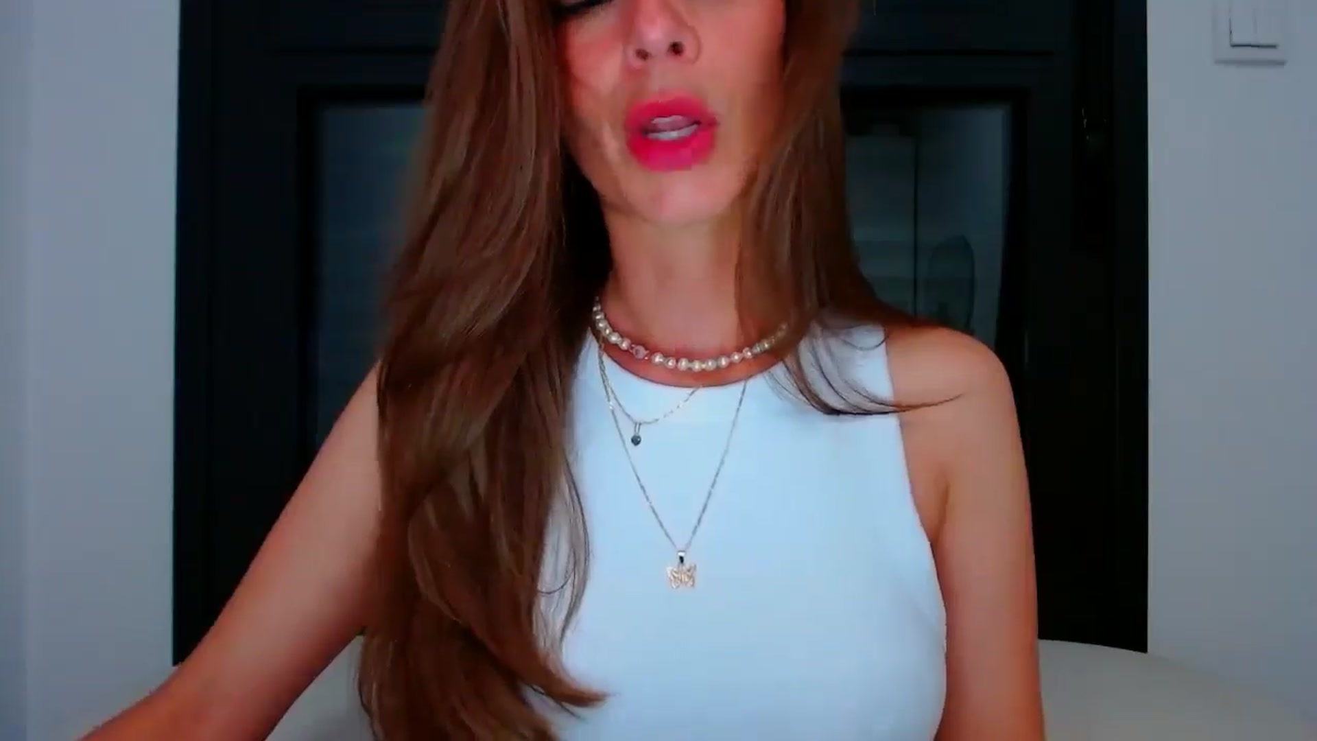 Gallery image thumbnail from fresagirl's myfreecams stream on, 06/19/2025, 20:27 image 15 of 20