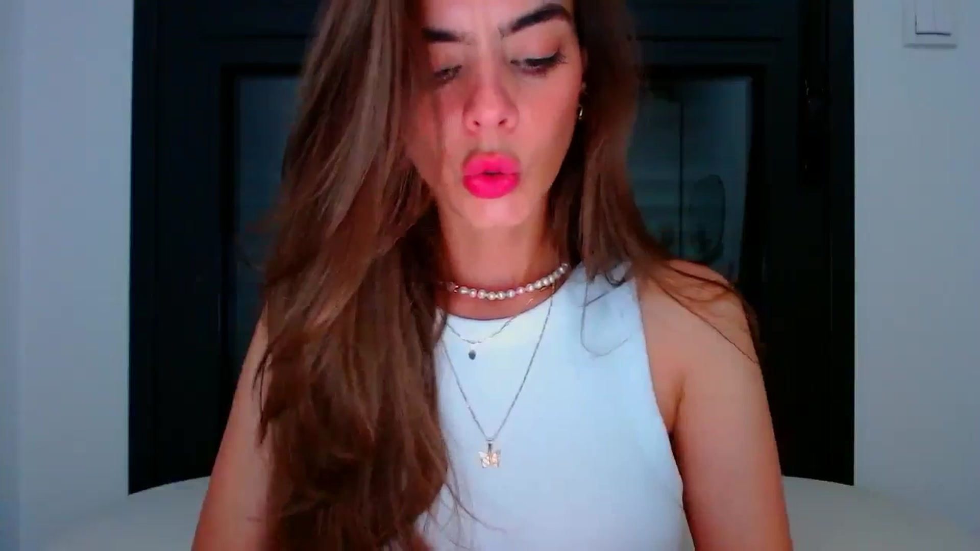 Gallery image thumbnail from fresagirl's myfreecams stream on, 06/19/2025, 20:27 image 18 of 20