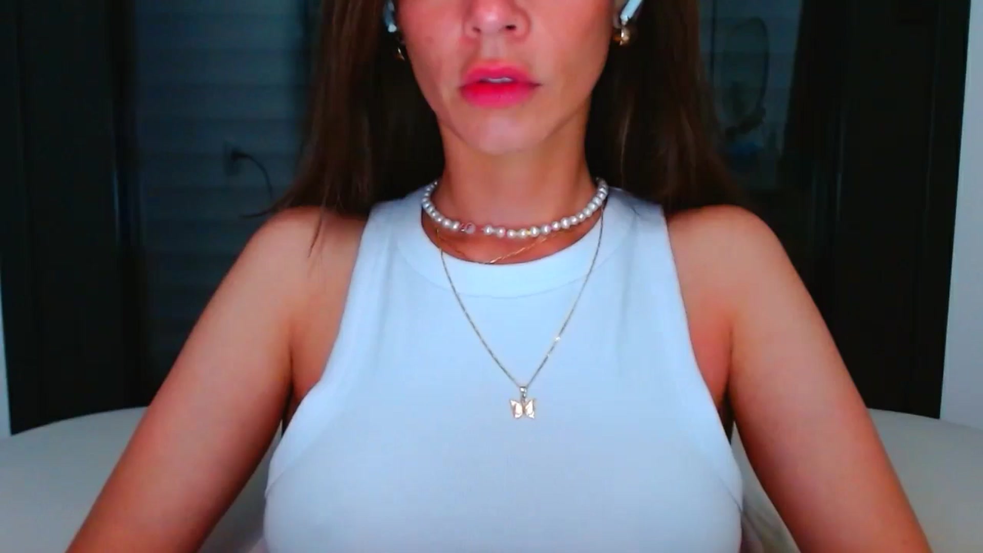 Gallery image thumbnail from fresagirl's myfreecams stream on, 06/19/2025, 21:21 image 6 of 20